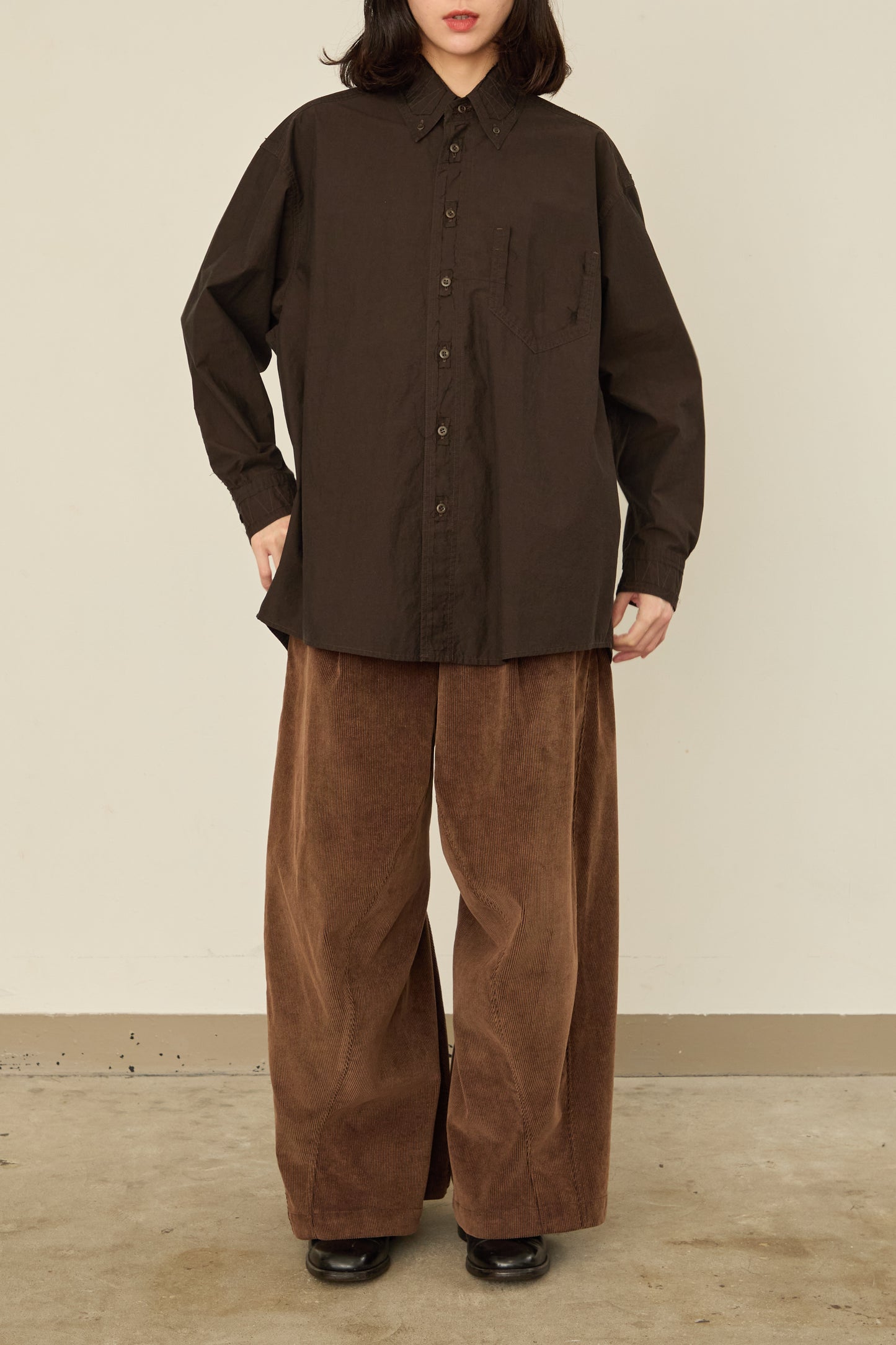 i'm here : " CUT OFF " SHIRT : / BROWN