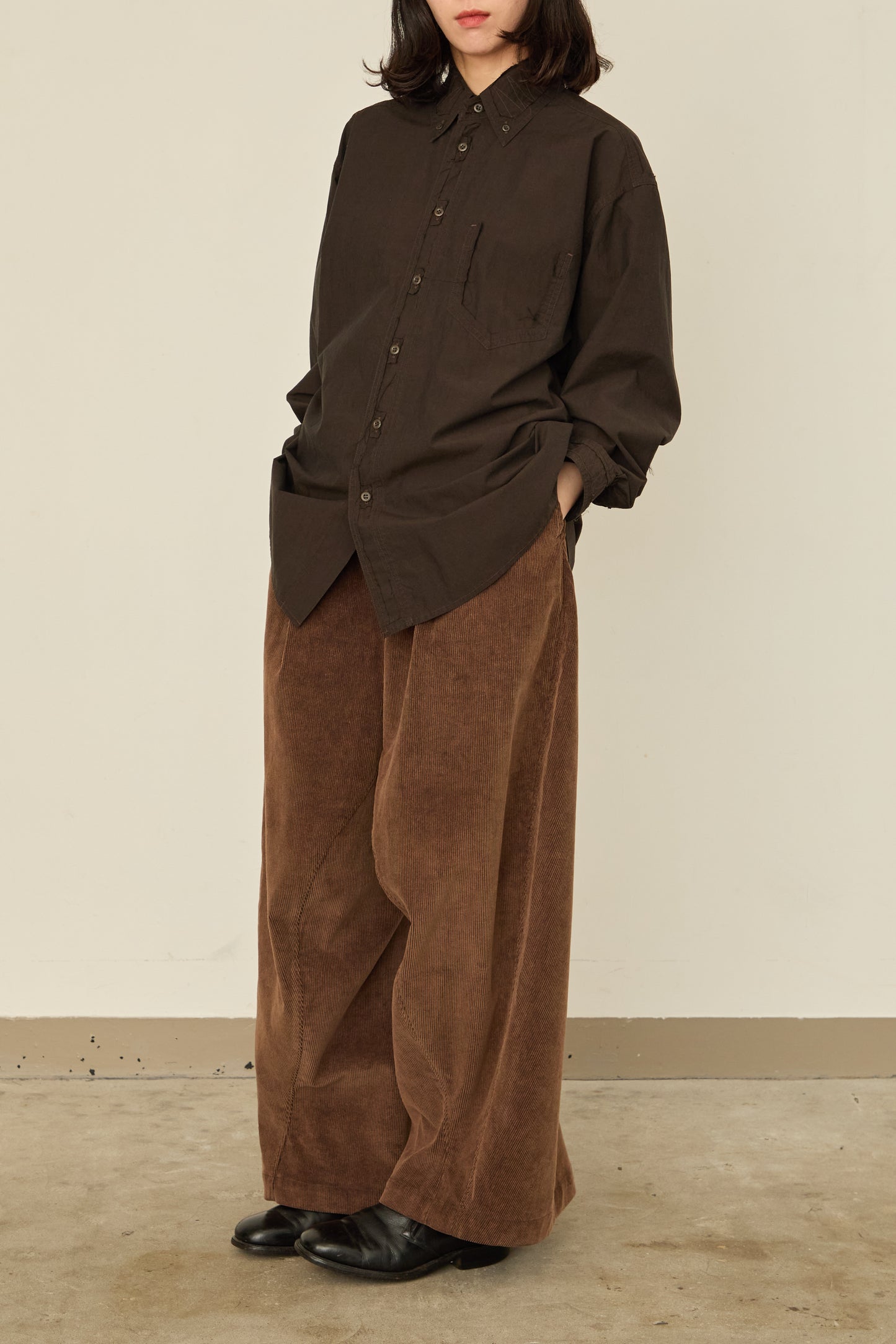 i'm here : " CUT OFF " SHIRT : / BROWN