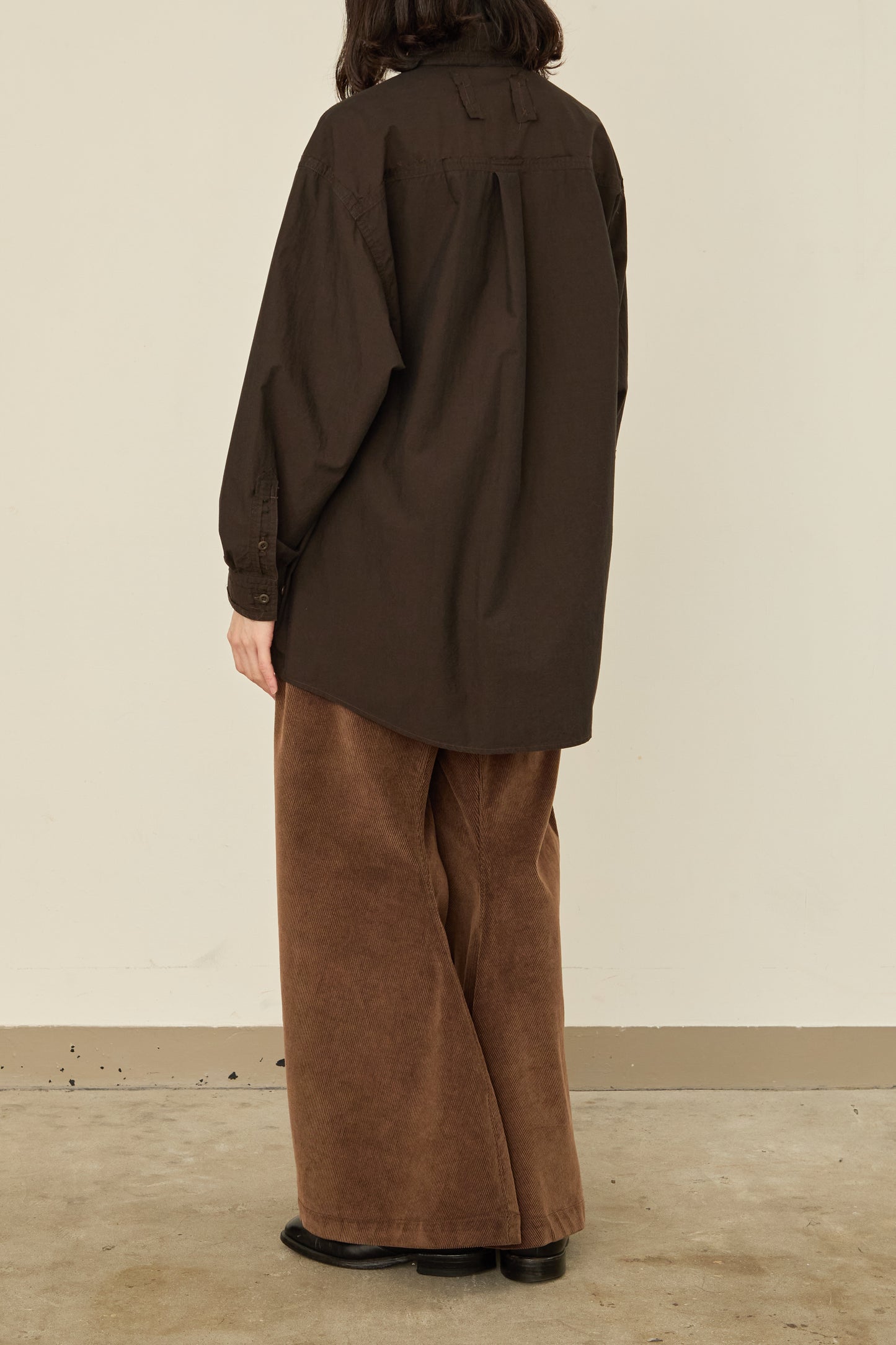i'm here : " CUT OFF " SHIRT : / BROWN