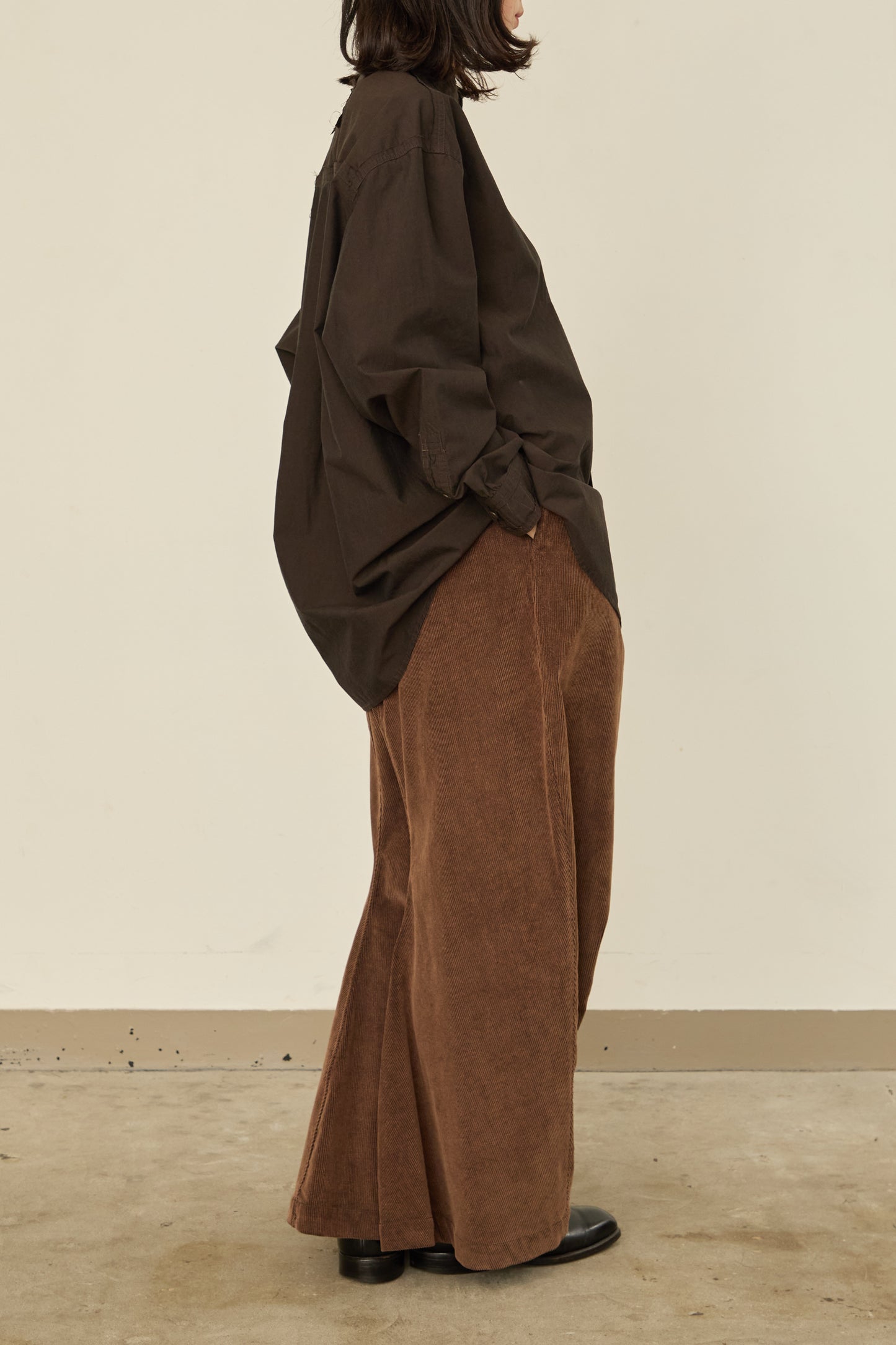 i'm here : " CUT OFF " SHIRT : / BROWN