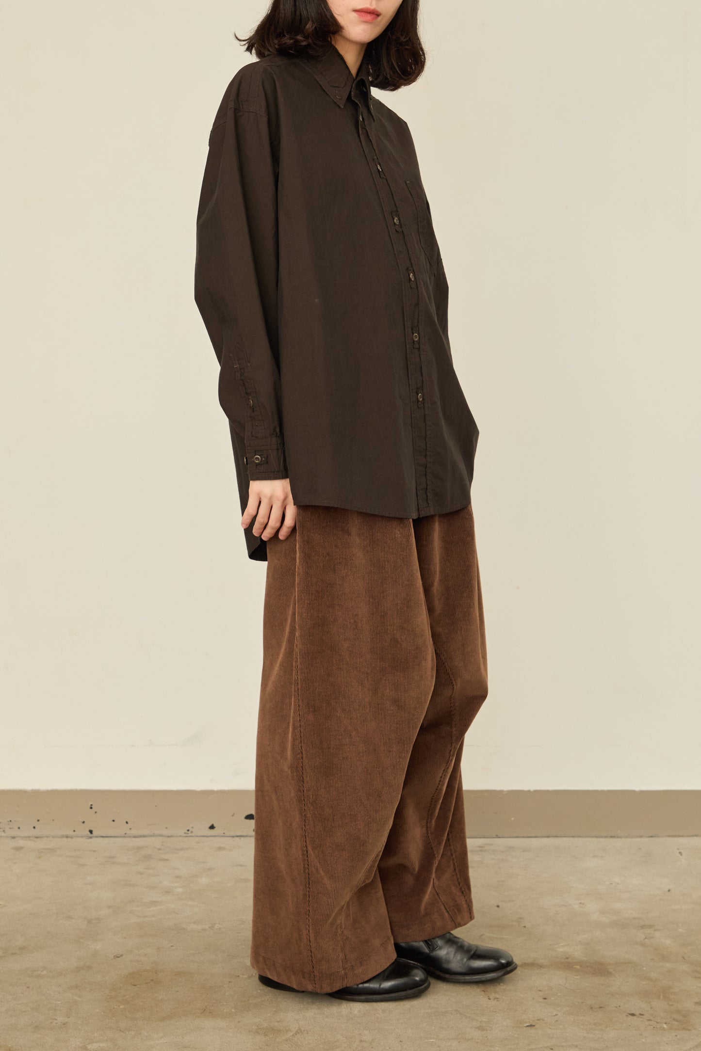 i'm here : " CUT OFF " SHIRT : / BROWN