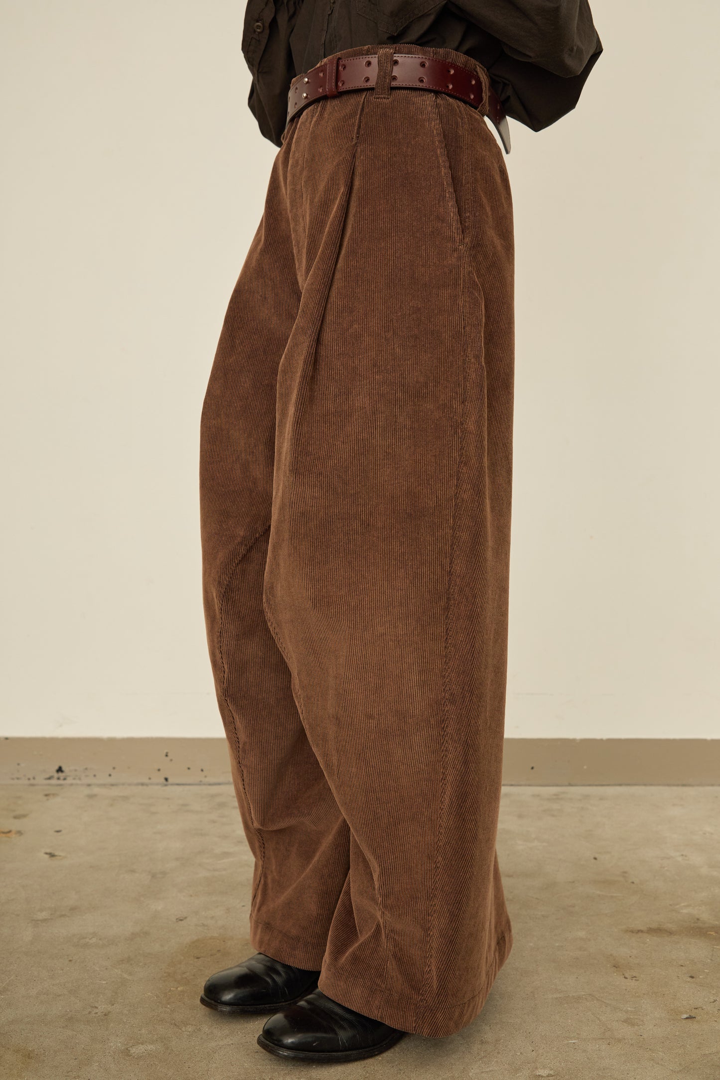 i'm here : " TWIST " CORDUROY PANTS : / GRAY