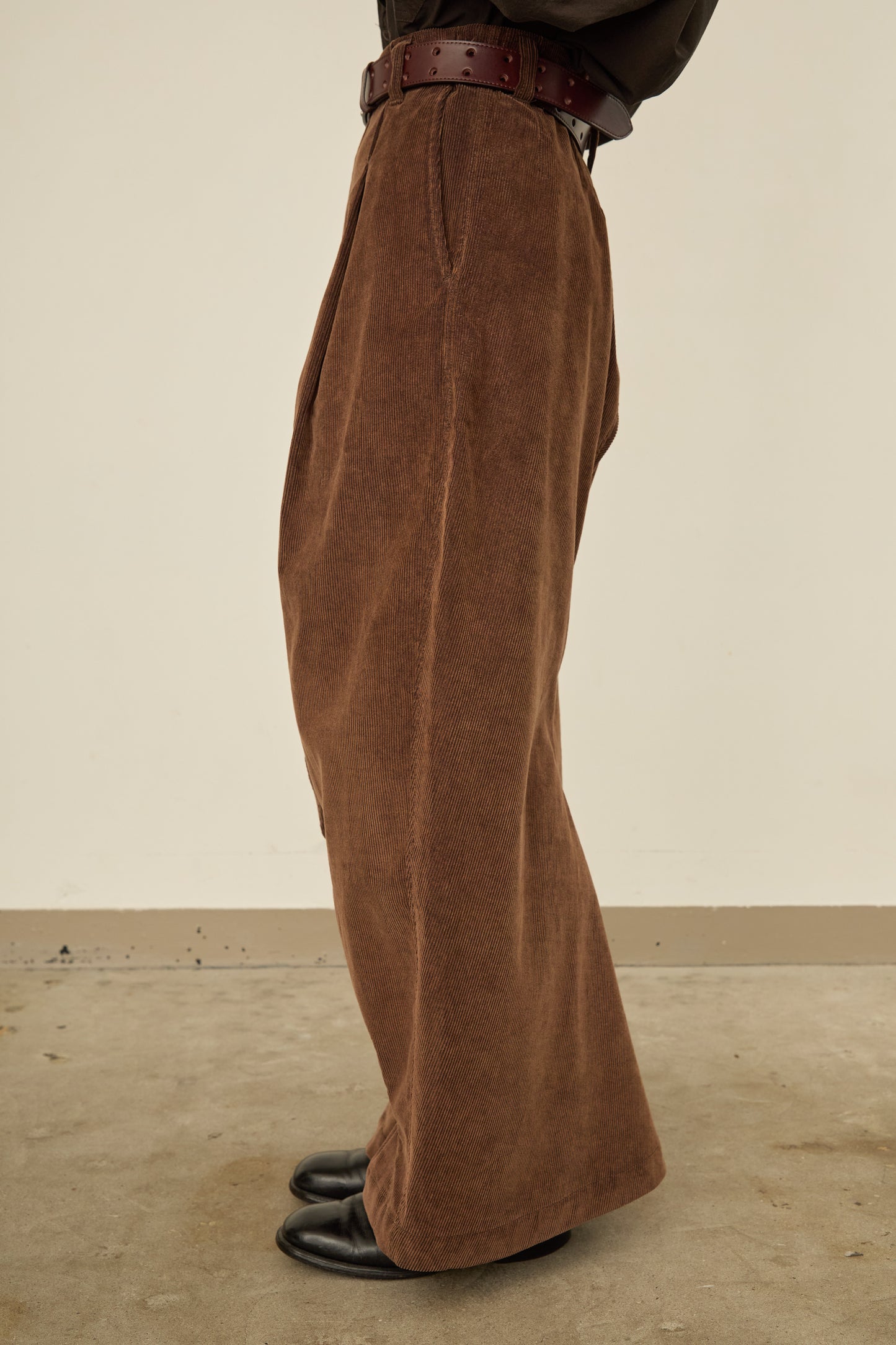 i'm here : " TWIST " CORDUROY PANTS : / GRAY