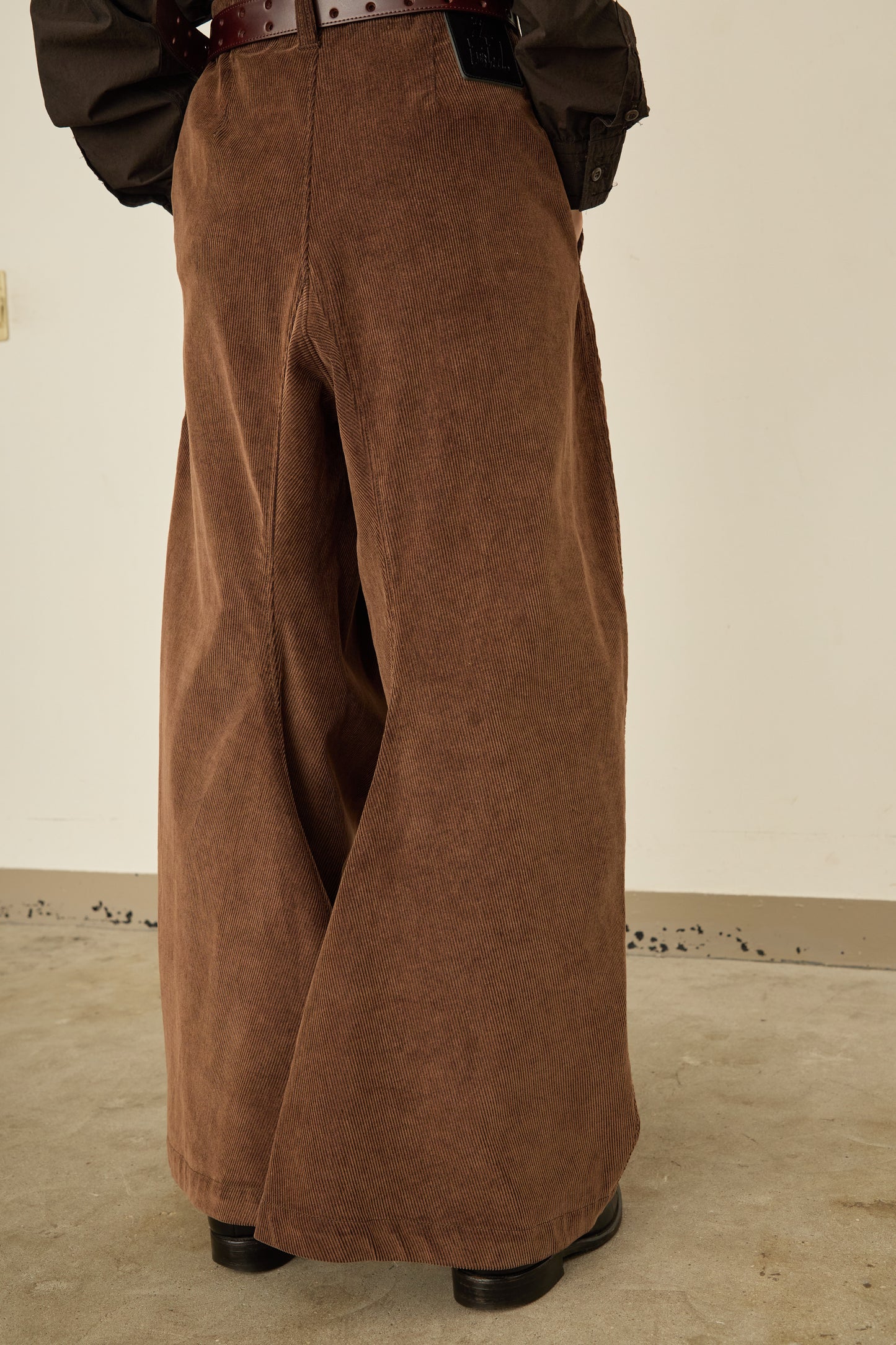 i'm here : " TWIST " CORDUROY PANTS : / GRAY