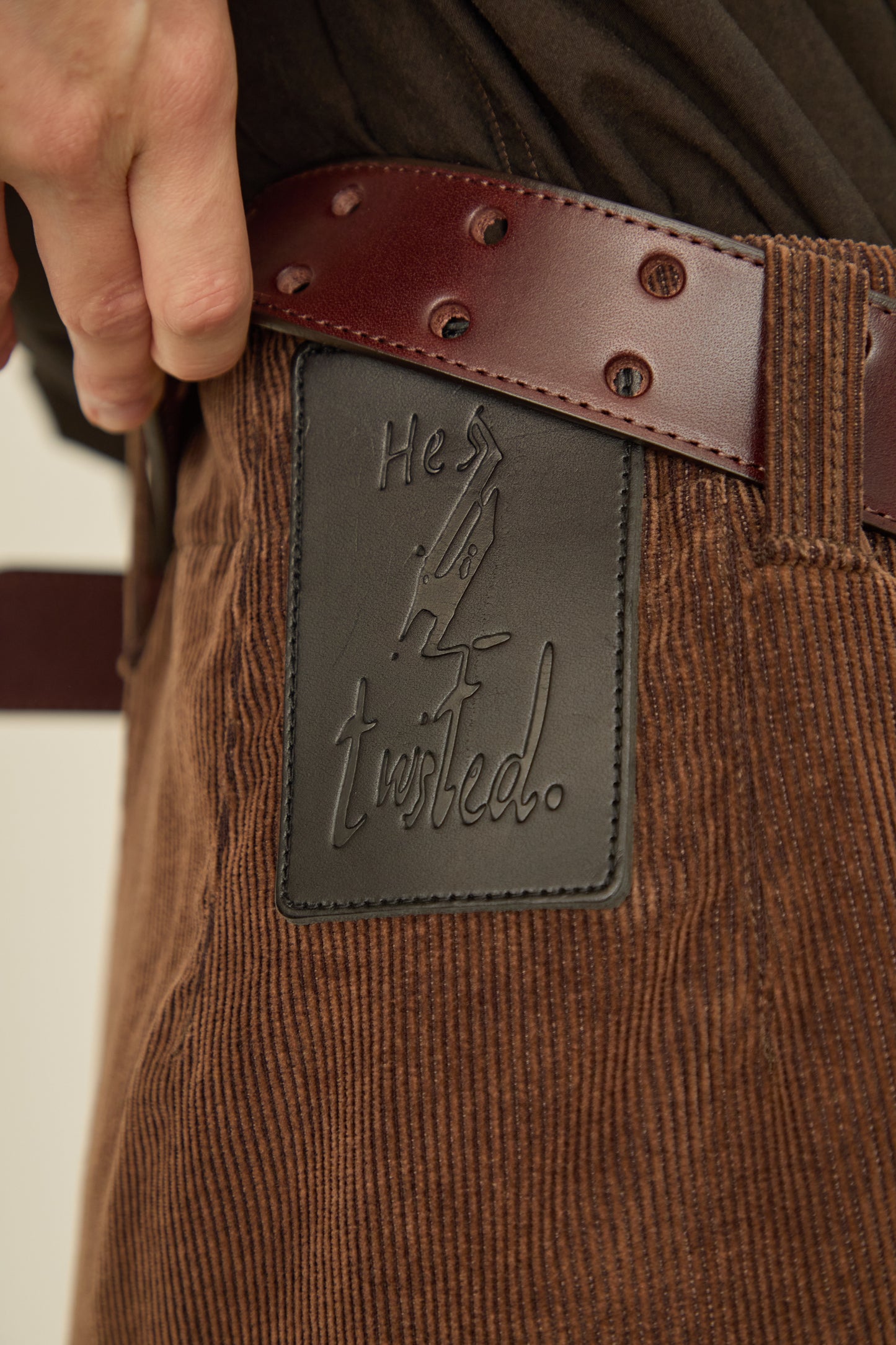 i'm here : " TWIST " CORDUROY PANTS : / BROWN