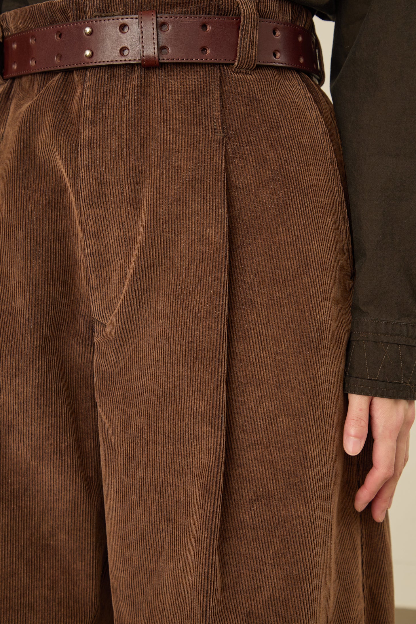 i'm here : " TWIST " CORDUROY PANTS : / BROWN
