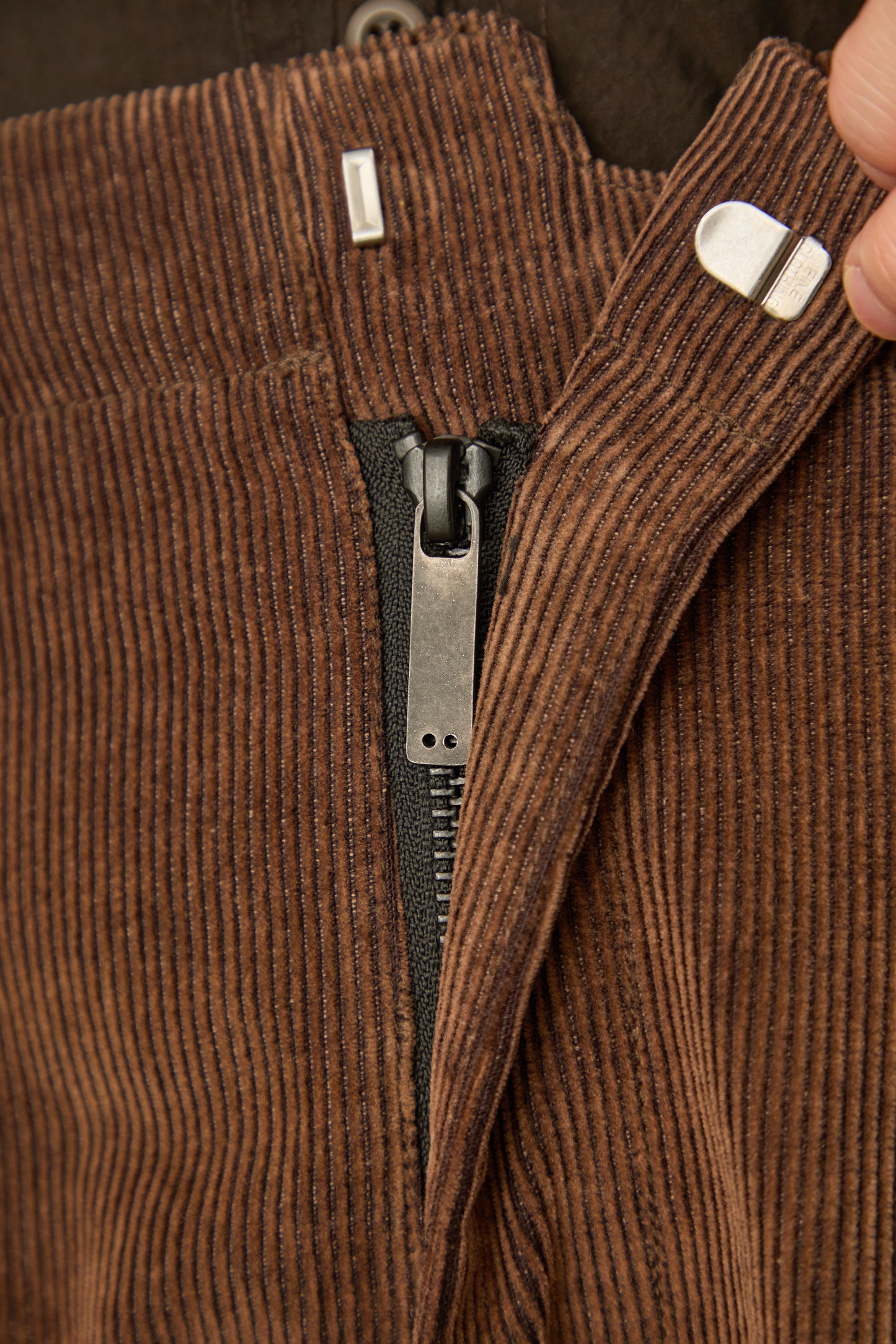 i'm here : " TWIST " CORDUROY PANTS : / GRAY