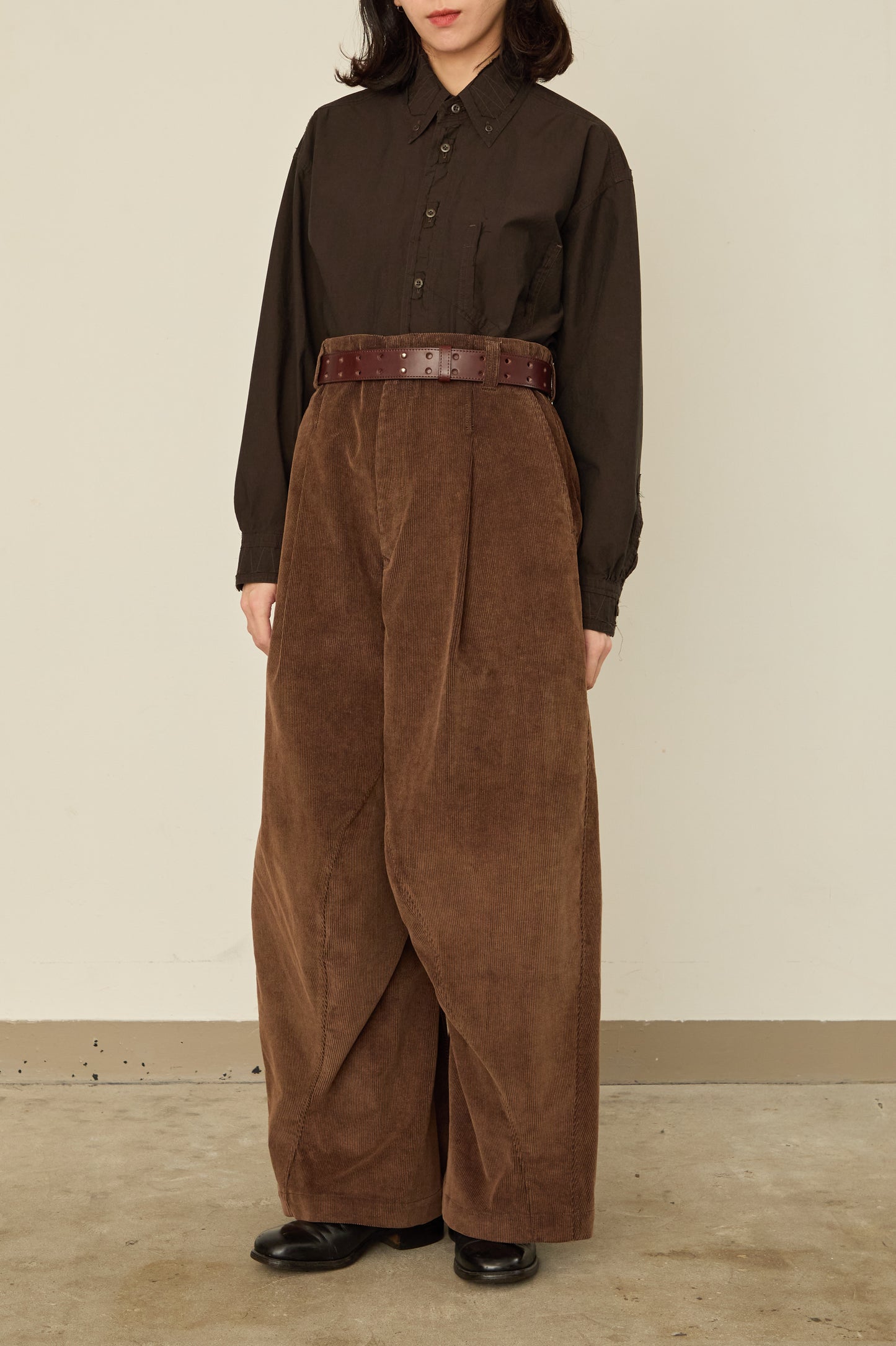 i'm here : " TWIST " CORDUROY PANTS : / BROWN