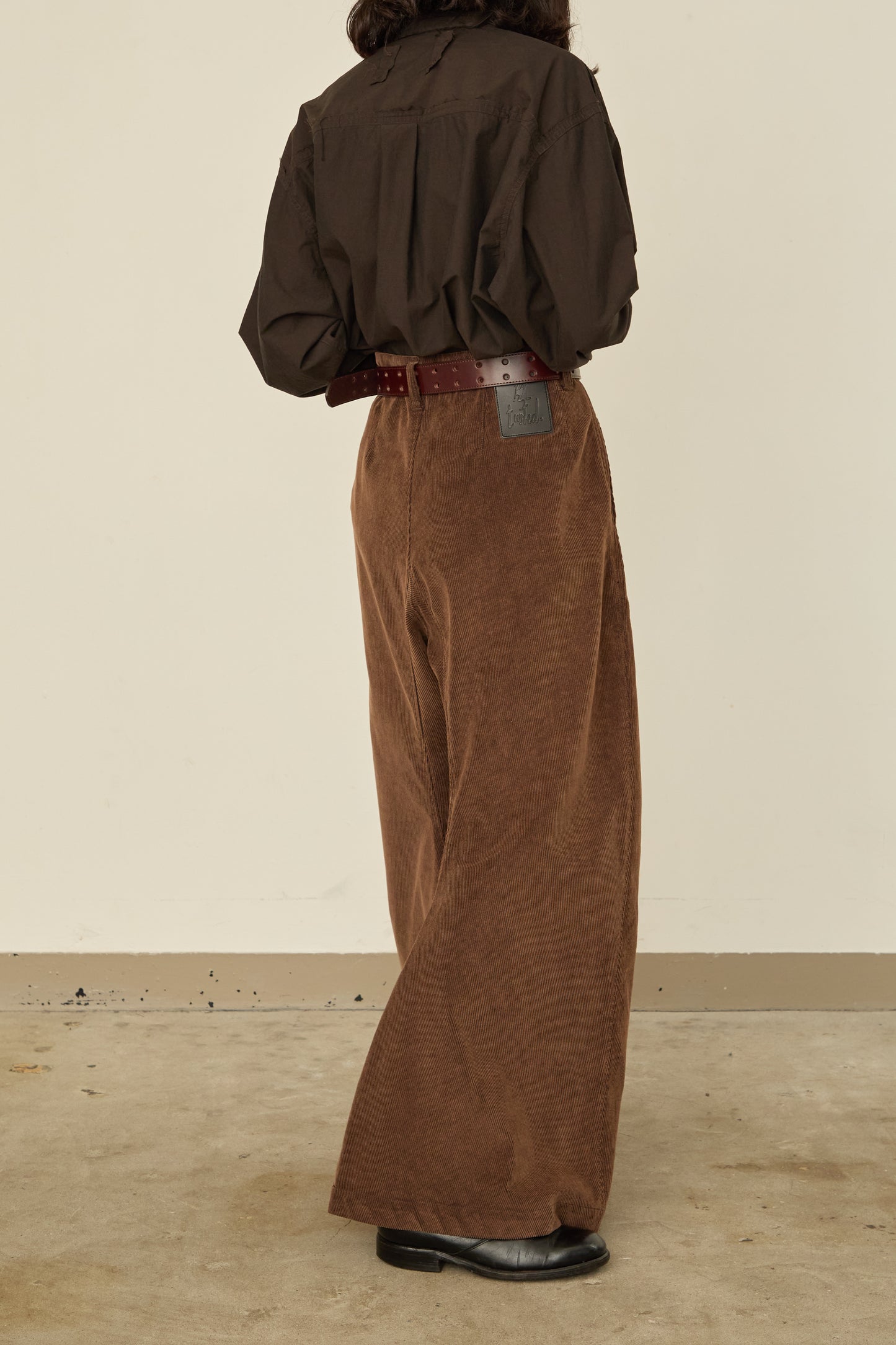 i'm here : " TWIST " CORDUROY PANTS : / BROWN