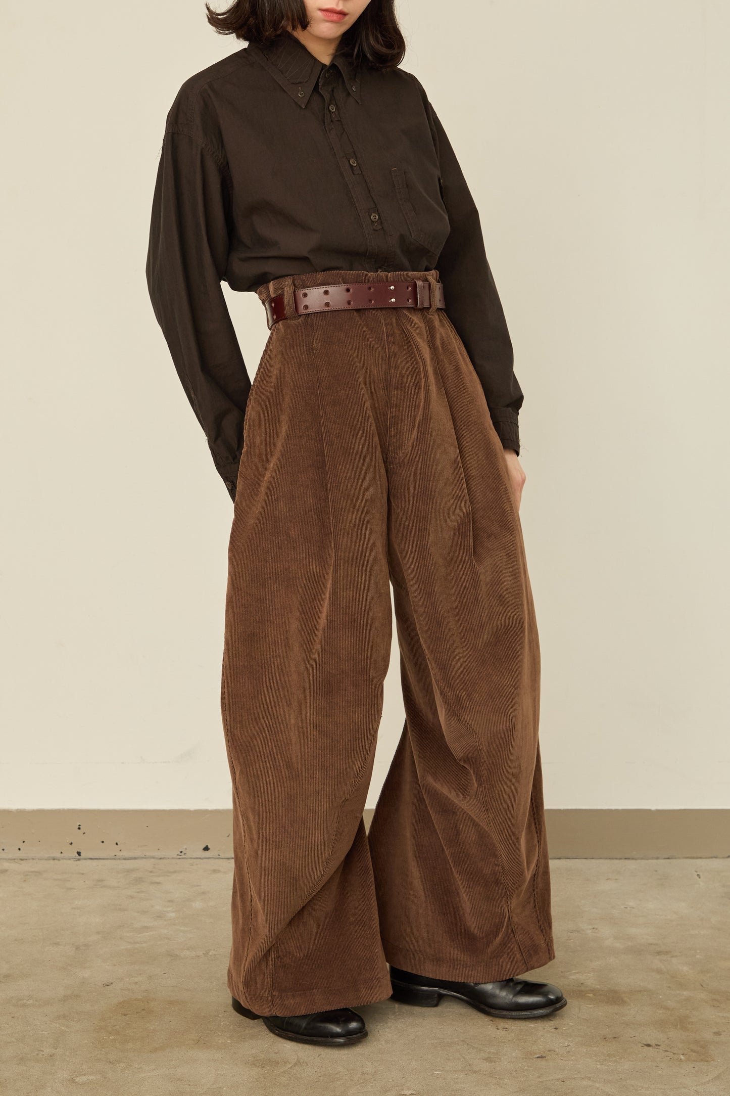 i'm here : " TWIST " CORDUROY PANTS : / BROWN