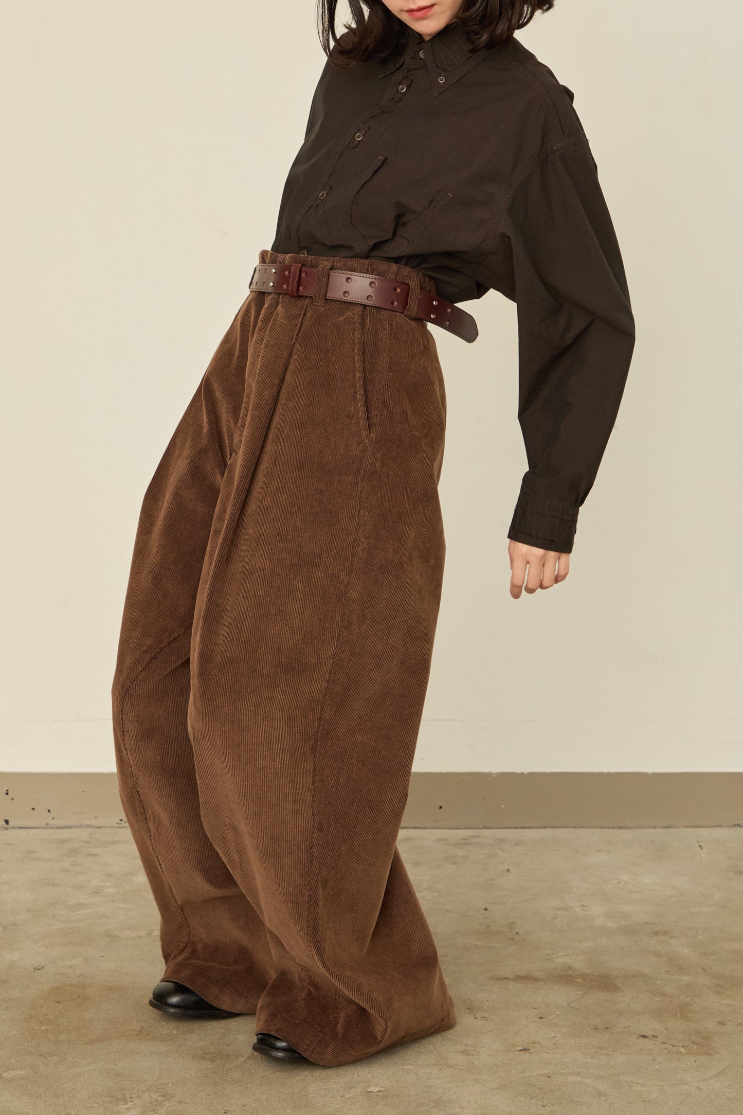 i'm here : " TWIST " CORDUROY PANTS : / BROWN