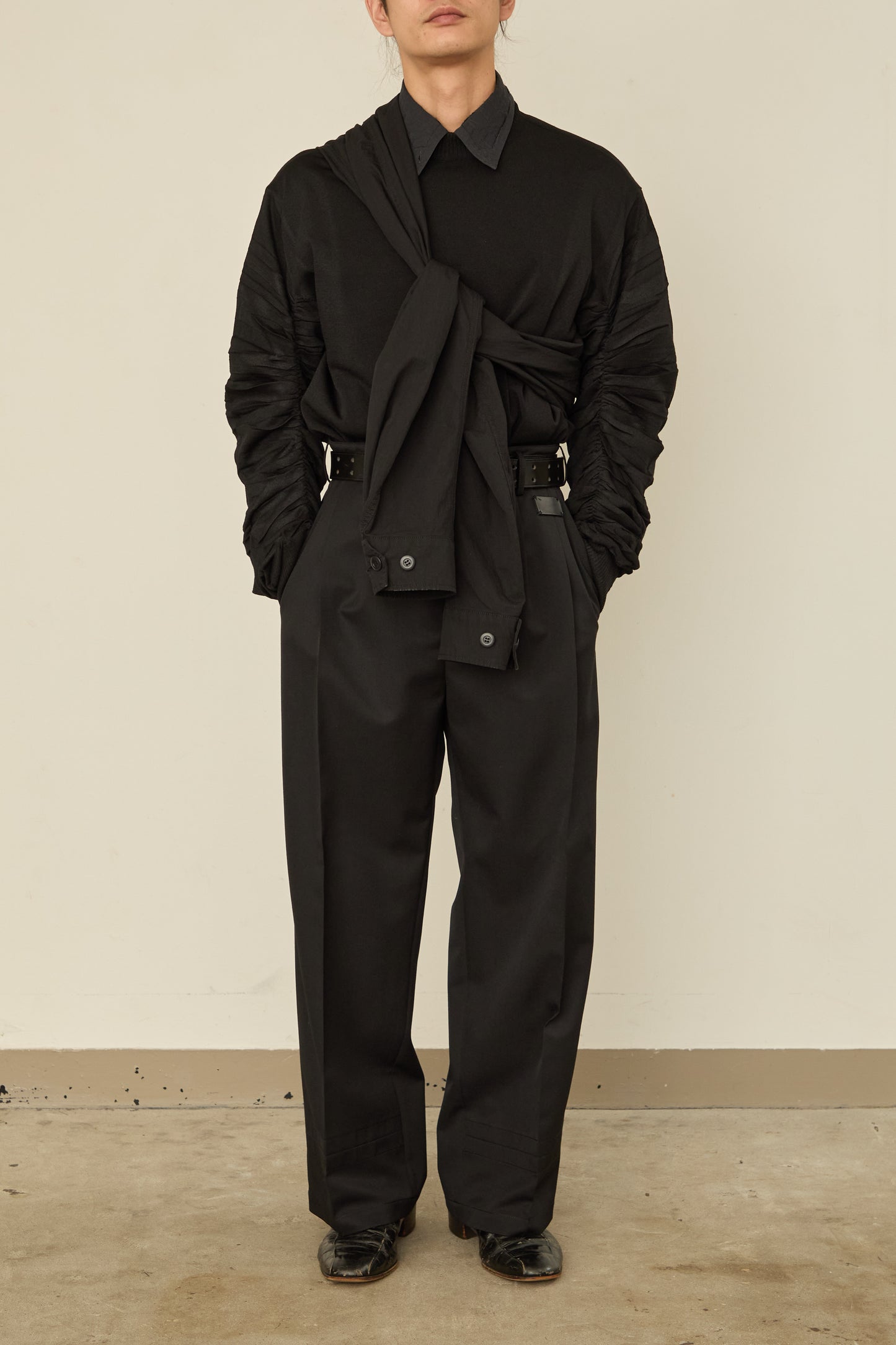 i'm here : " SLEEVE "  BAG : / BLACK