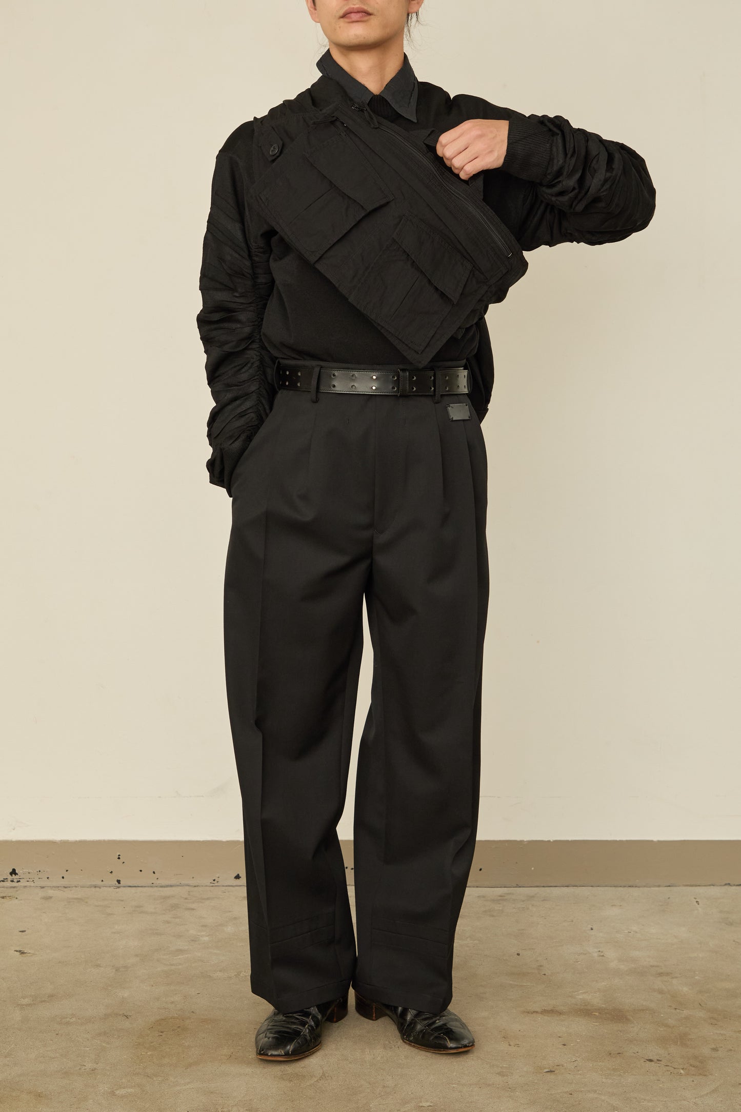 i'm here : " SLEEVE "  BAG : / BLACK