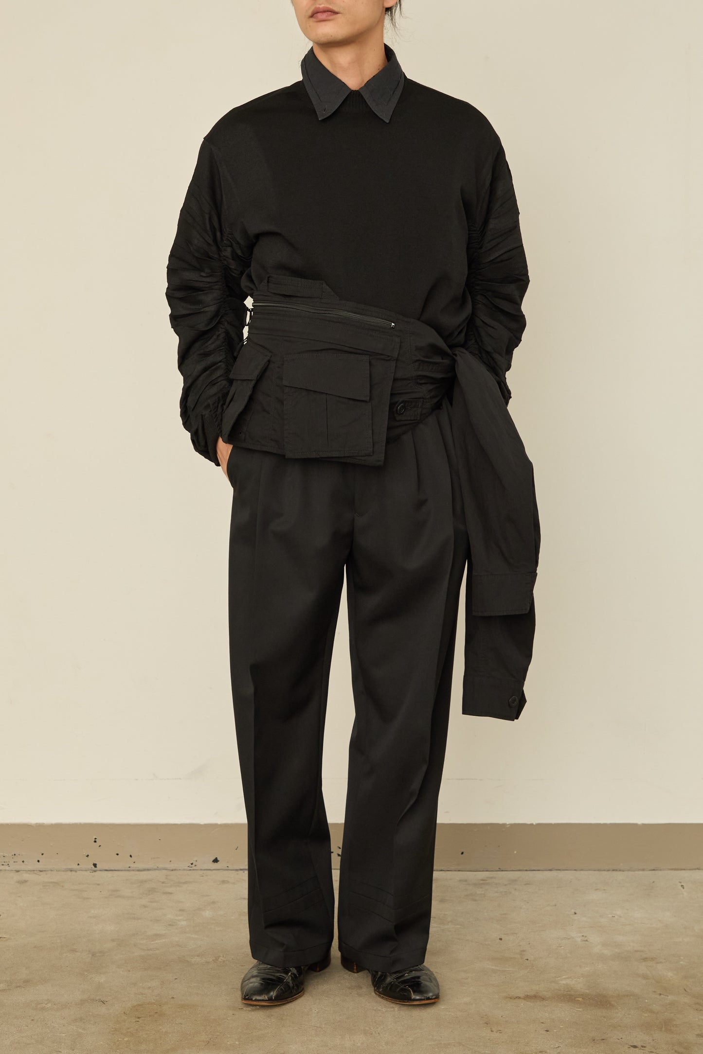 i'm here : " SLEEVE "  BAG : / BLACK