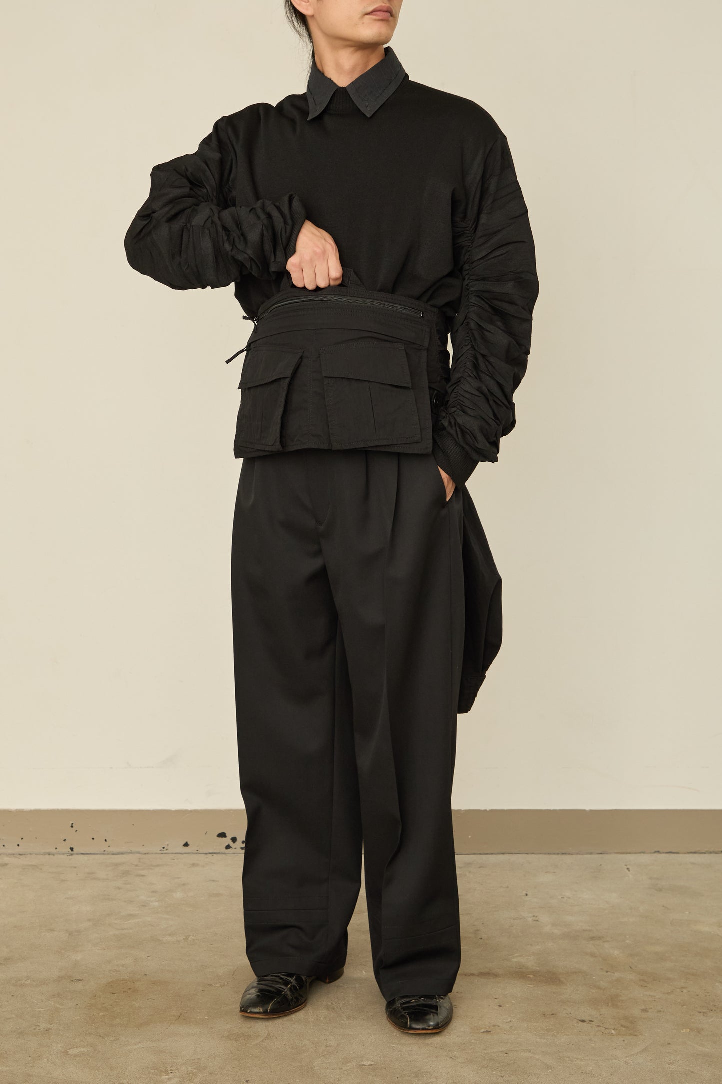 i'm here : " SLEEVE "  BAG : / BLACK