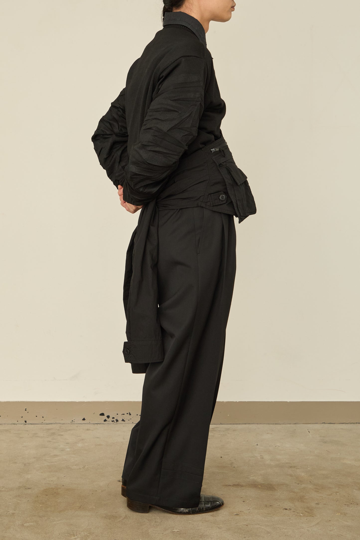 i'm here : " SLEEVE "  BAG : / BLACK