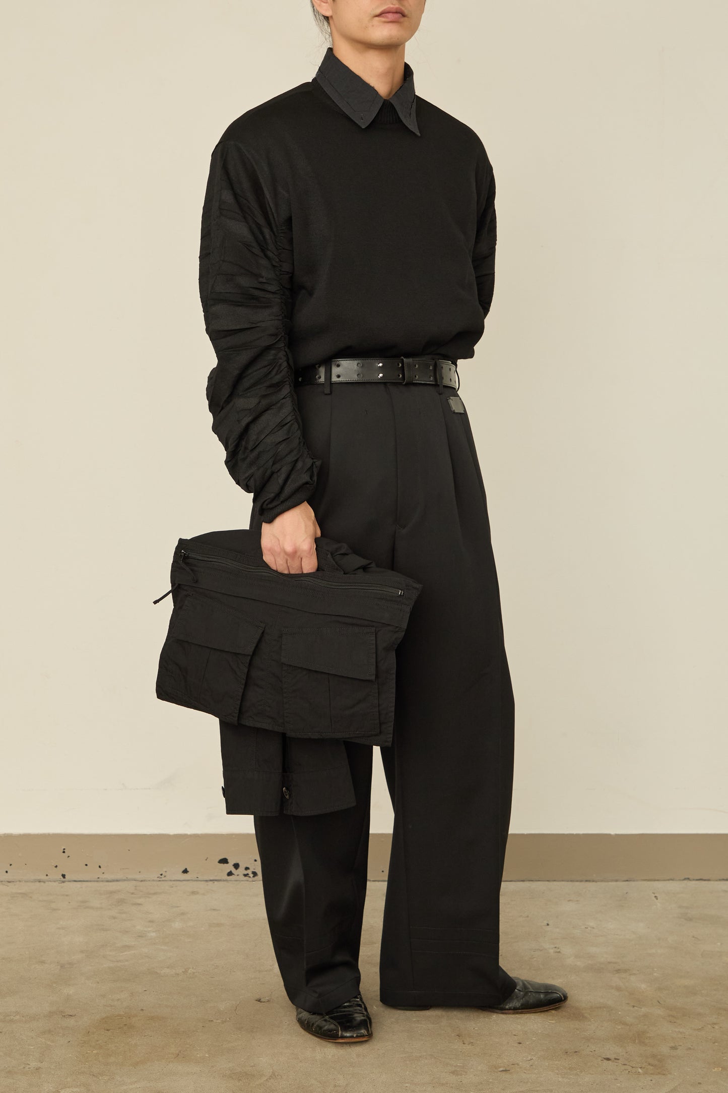 i'm here : " SLEEVE "  BAG : / BLACK