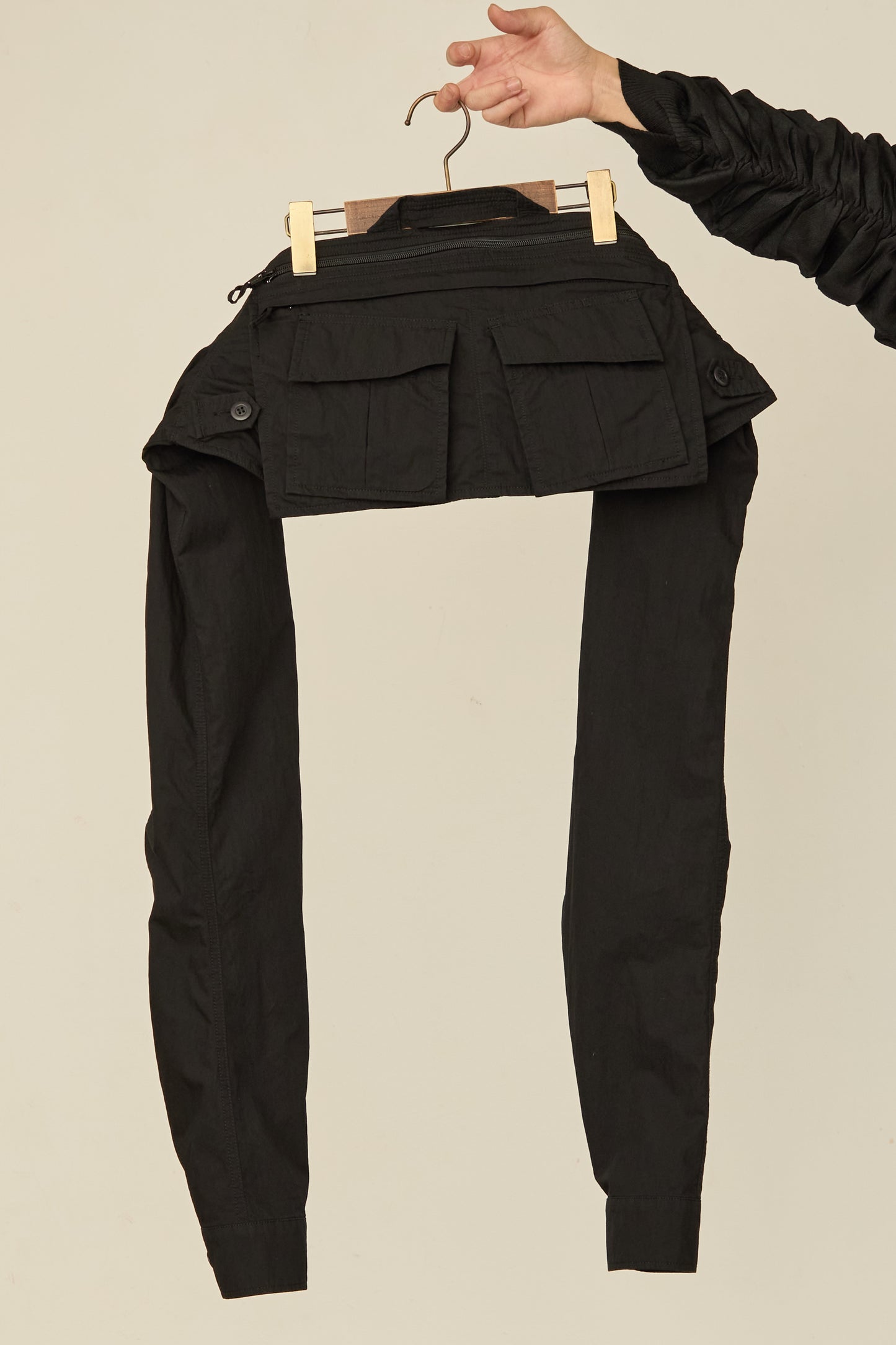 i'm here : " SLEEVE "  BAG : / BLACK
