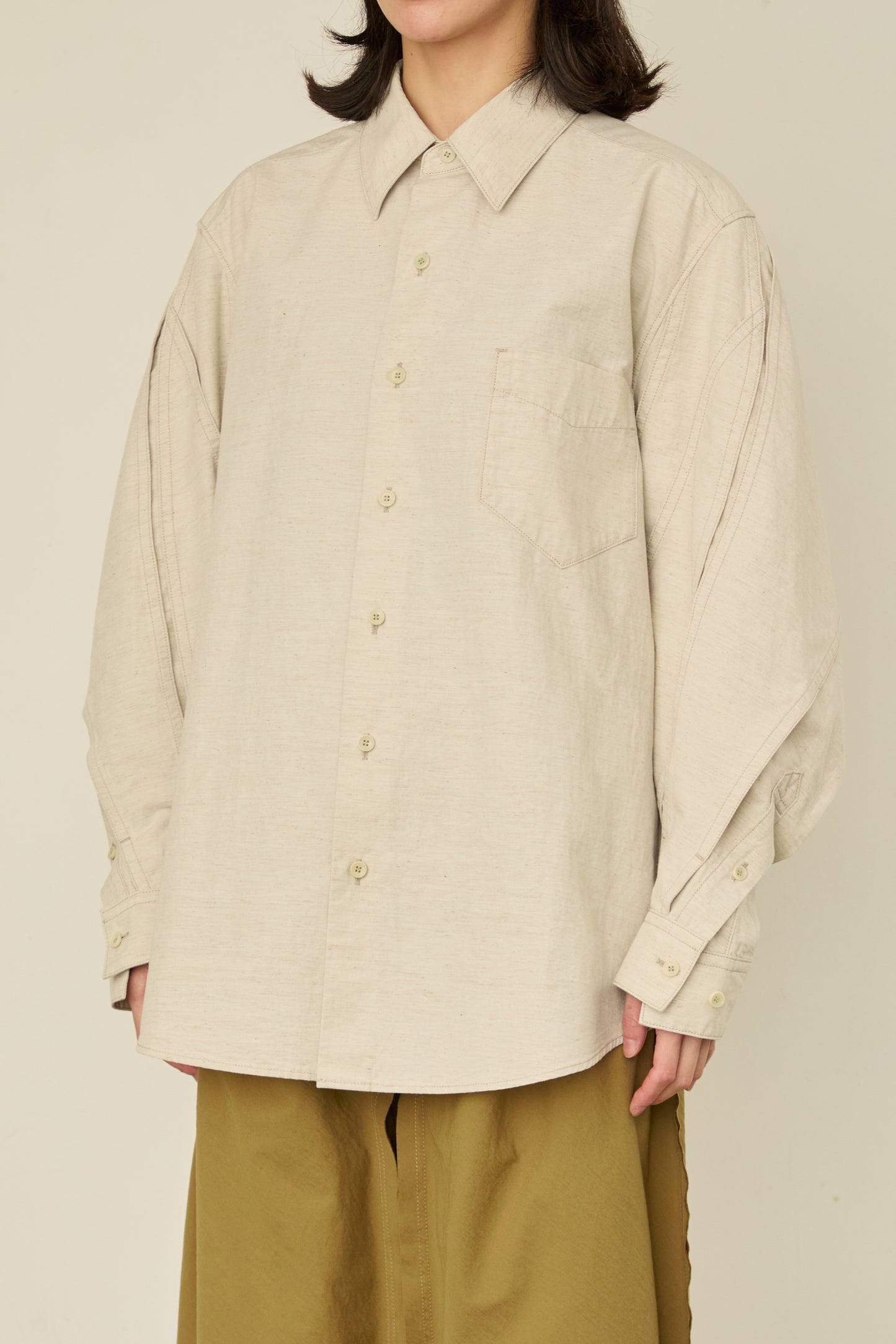 i'm here : " TWIST " SLEEVE SHIRT : / L.BEIGE