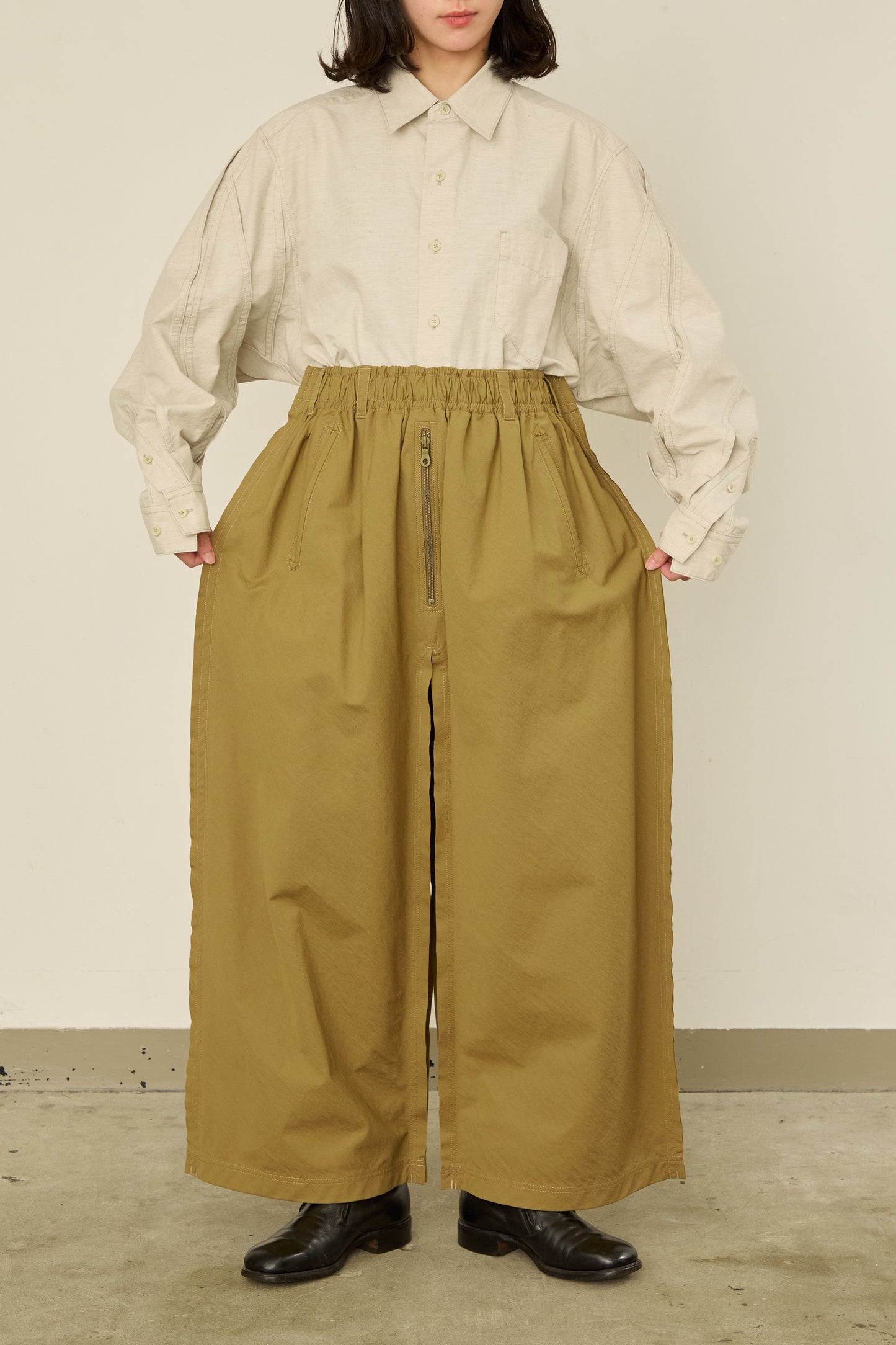i'm here : " SLIT " PANTS :  / BEIGE