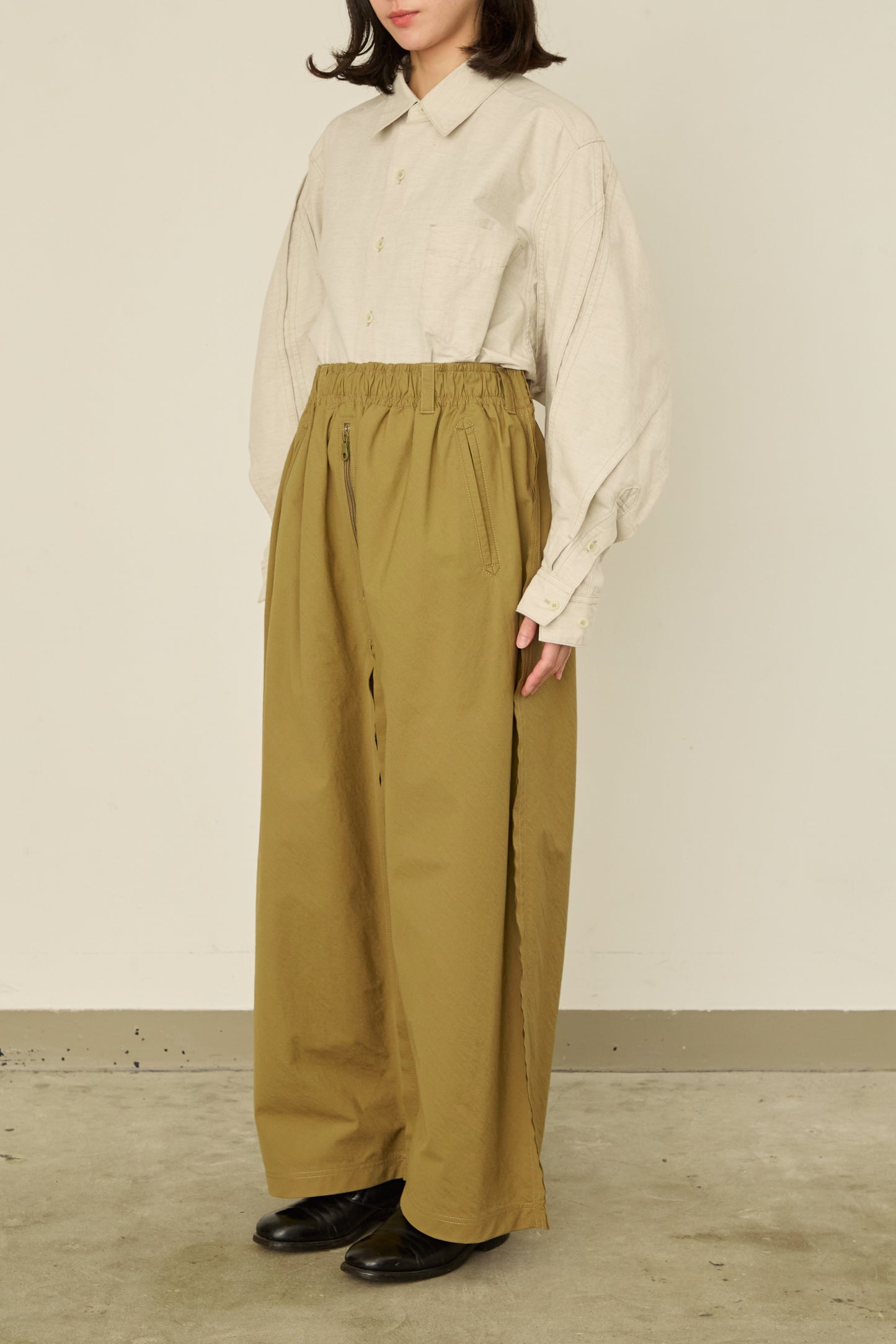 i'm here : " SLIT " PANTS :  / BEIGE
