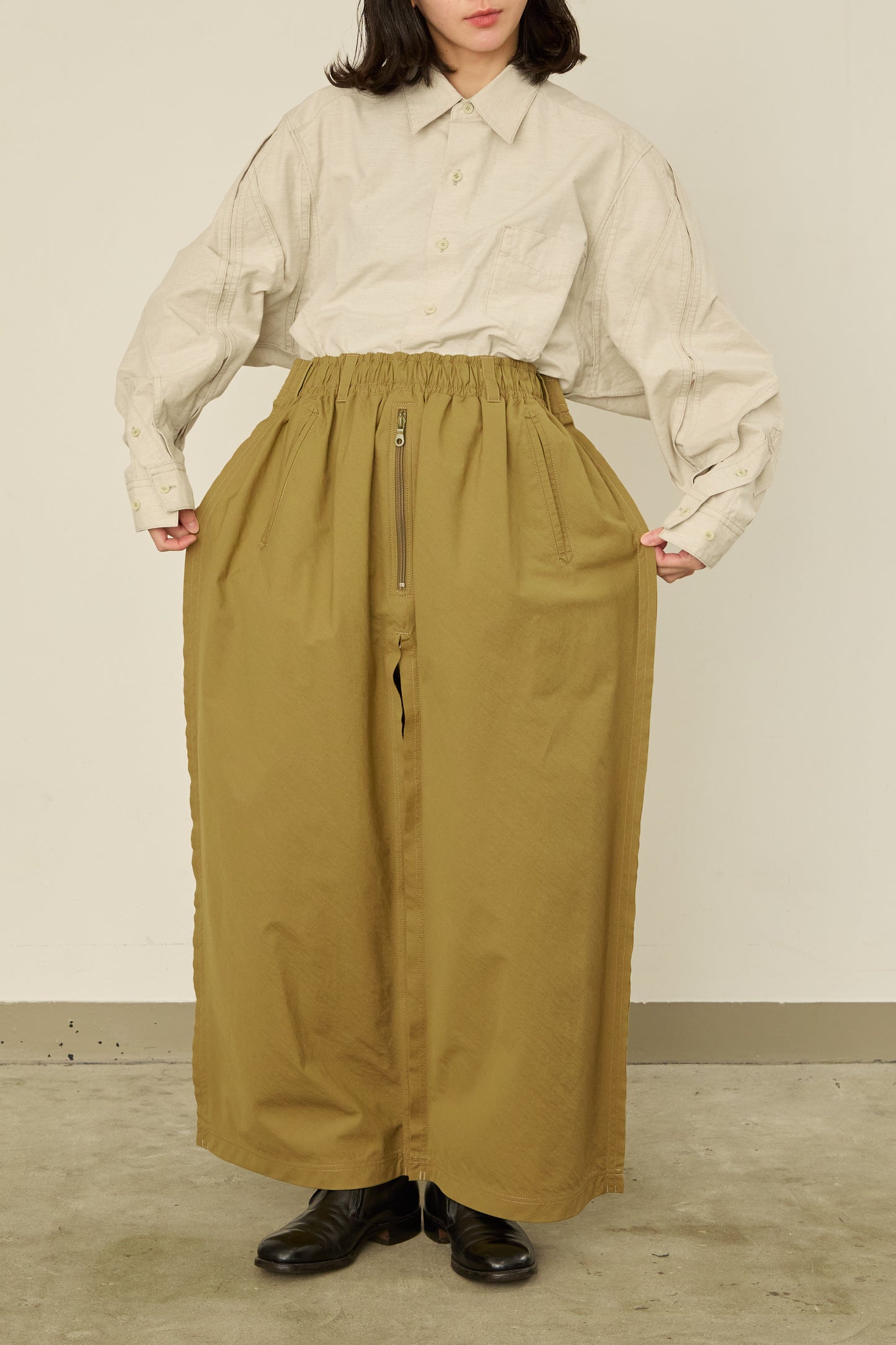 i'm here : " SLIT " PANTS :  / BEIGE