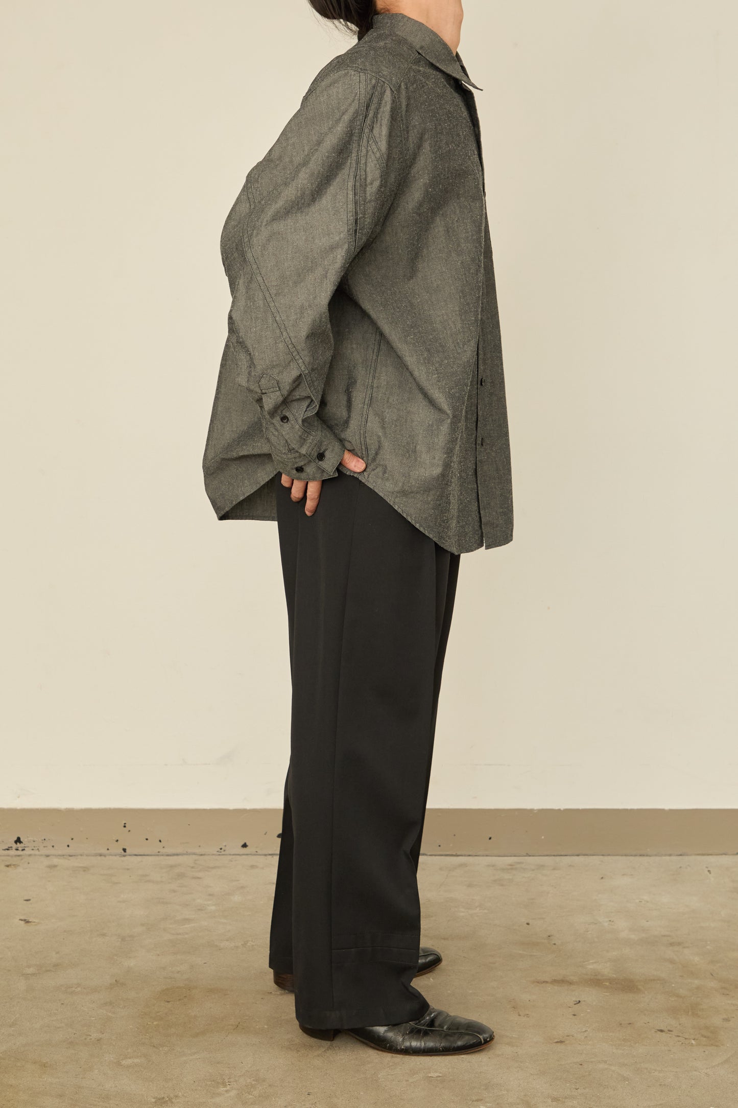 i'm here : " TWIST " SLEEVE SHIRT : / BLACK