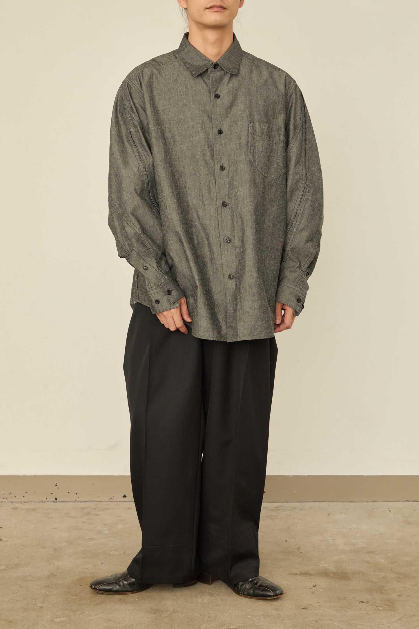 i'm here : " TWIST " SLEEVE SHIRT : / BLACK