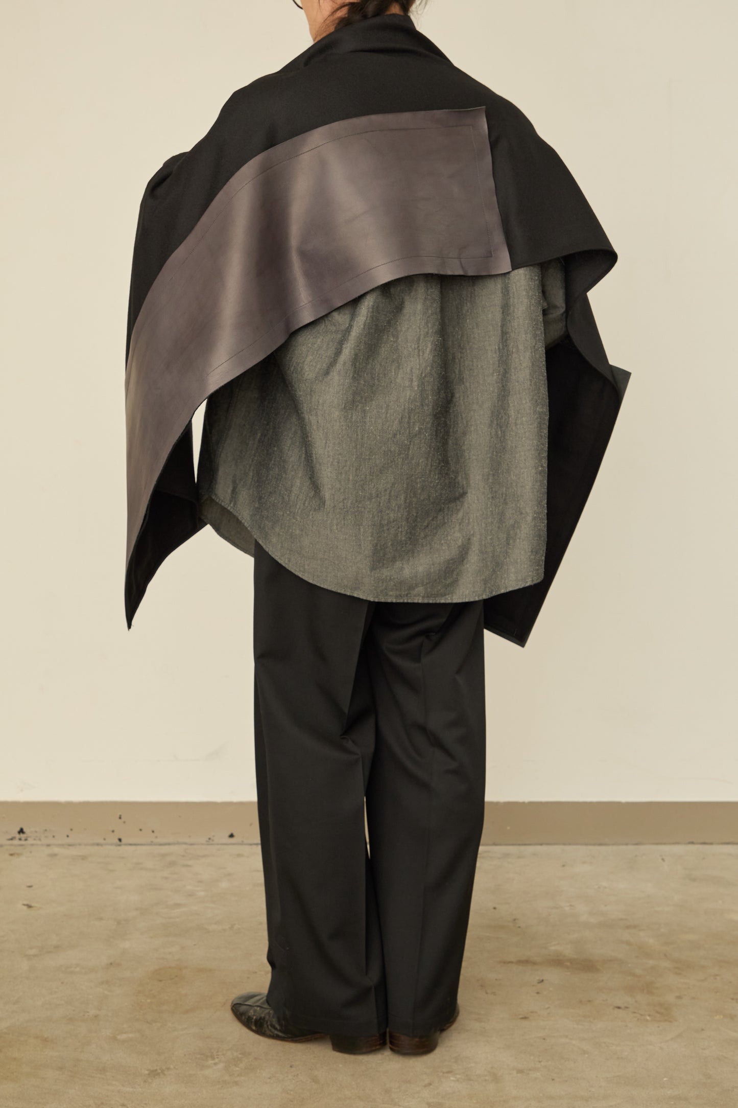 i'm here : " LEATHER " SCARF : / BROWN