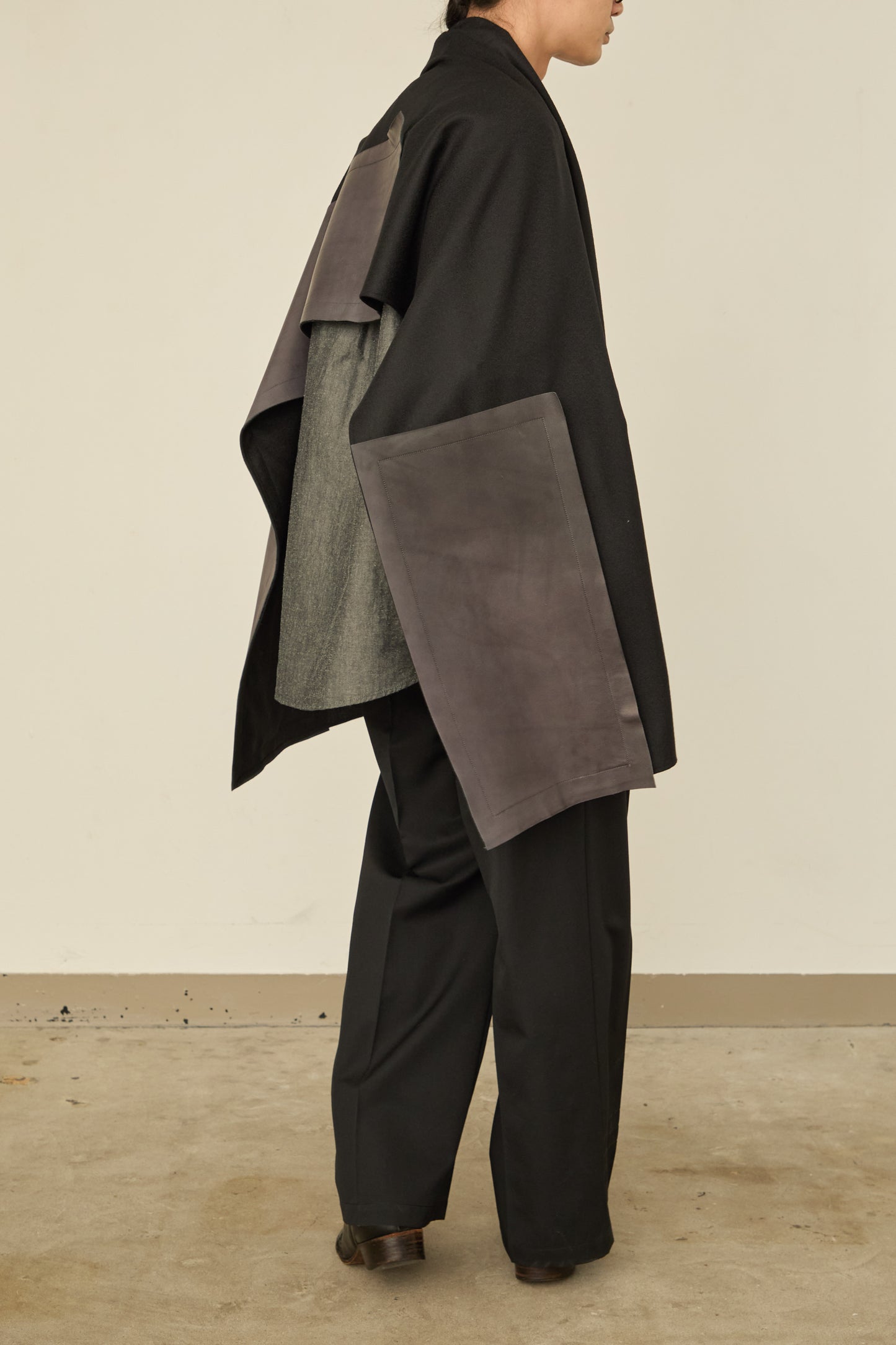i'm here : " LEATHER " SCARF : / BROWN