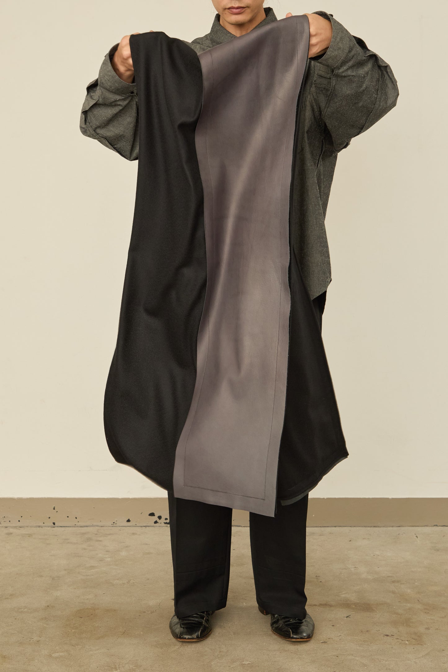 i'm here : " LEATHER " SCARF : / BROWN