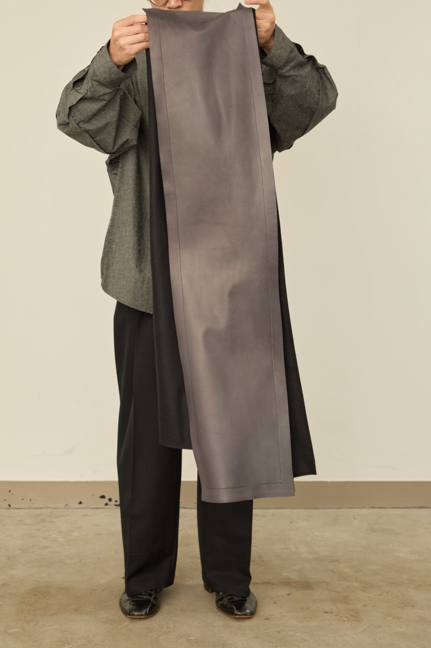 i'm here : " LEATHER " SCARF : / BROWN
