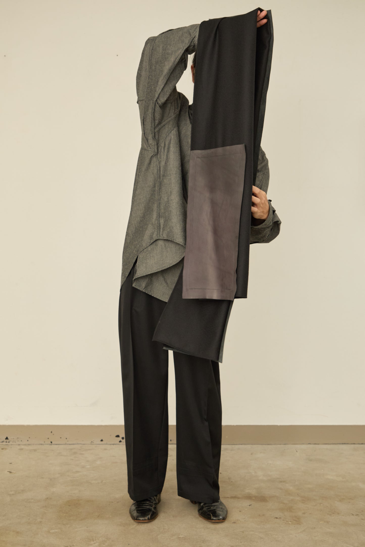 i'm here : " LEATHER " SCARF : / GRAY