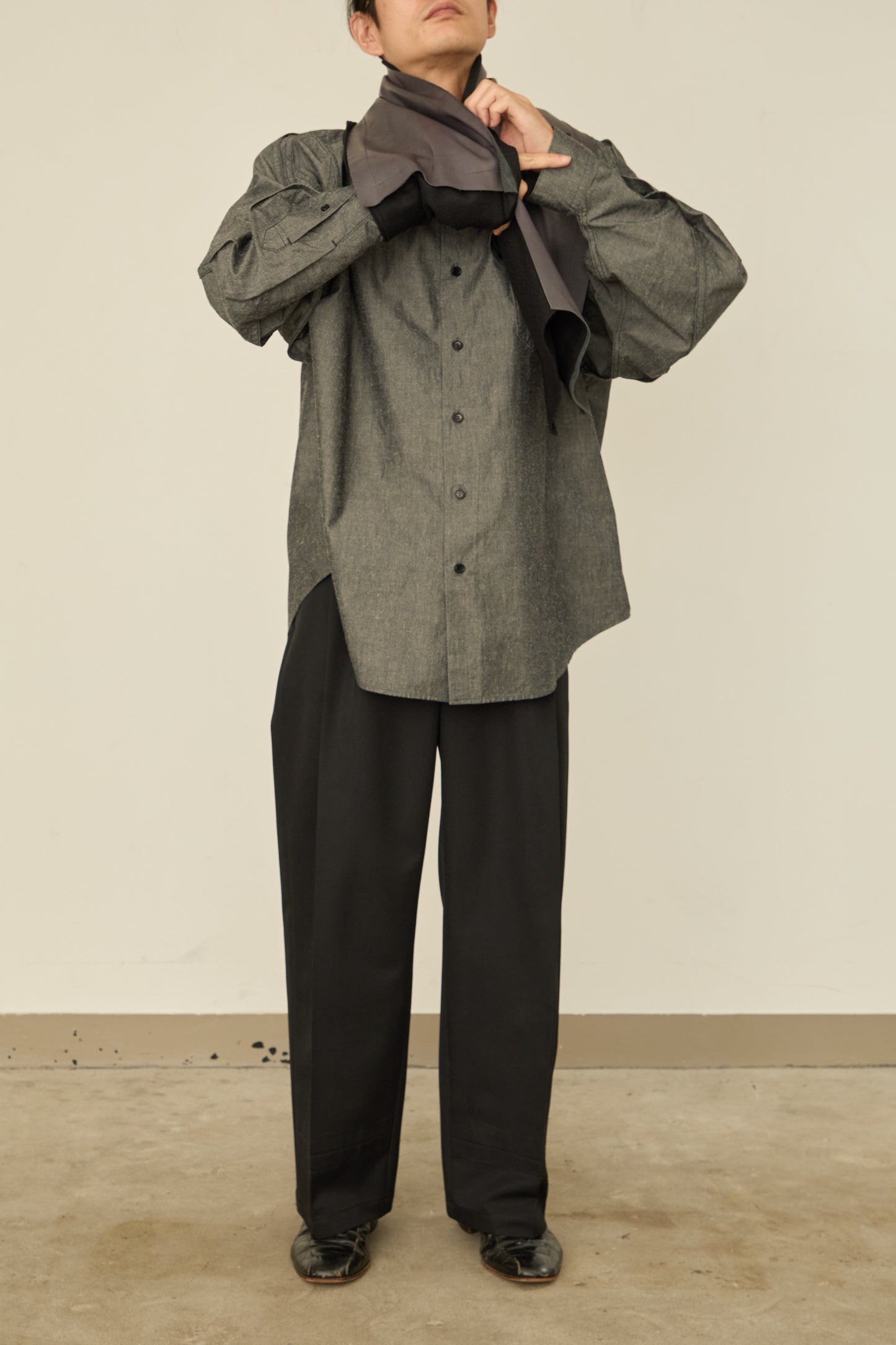i'm here : " LEATHER " SCARF : / GRAY