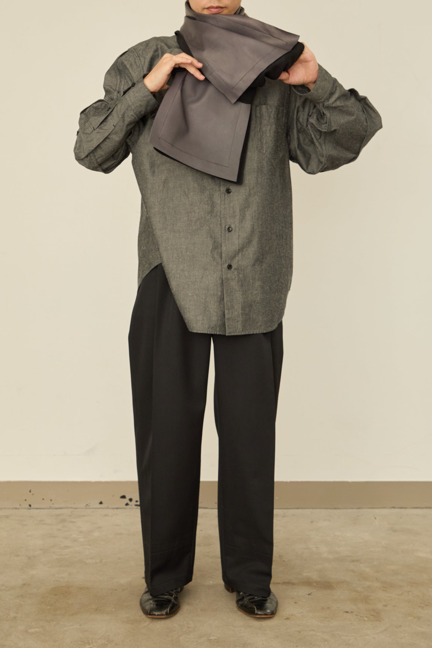 i'm here : " LEATHER " SCARF : / GRAY