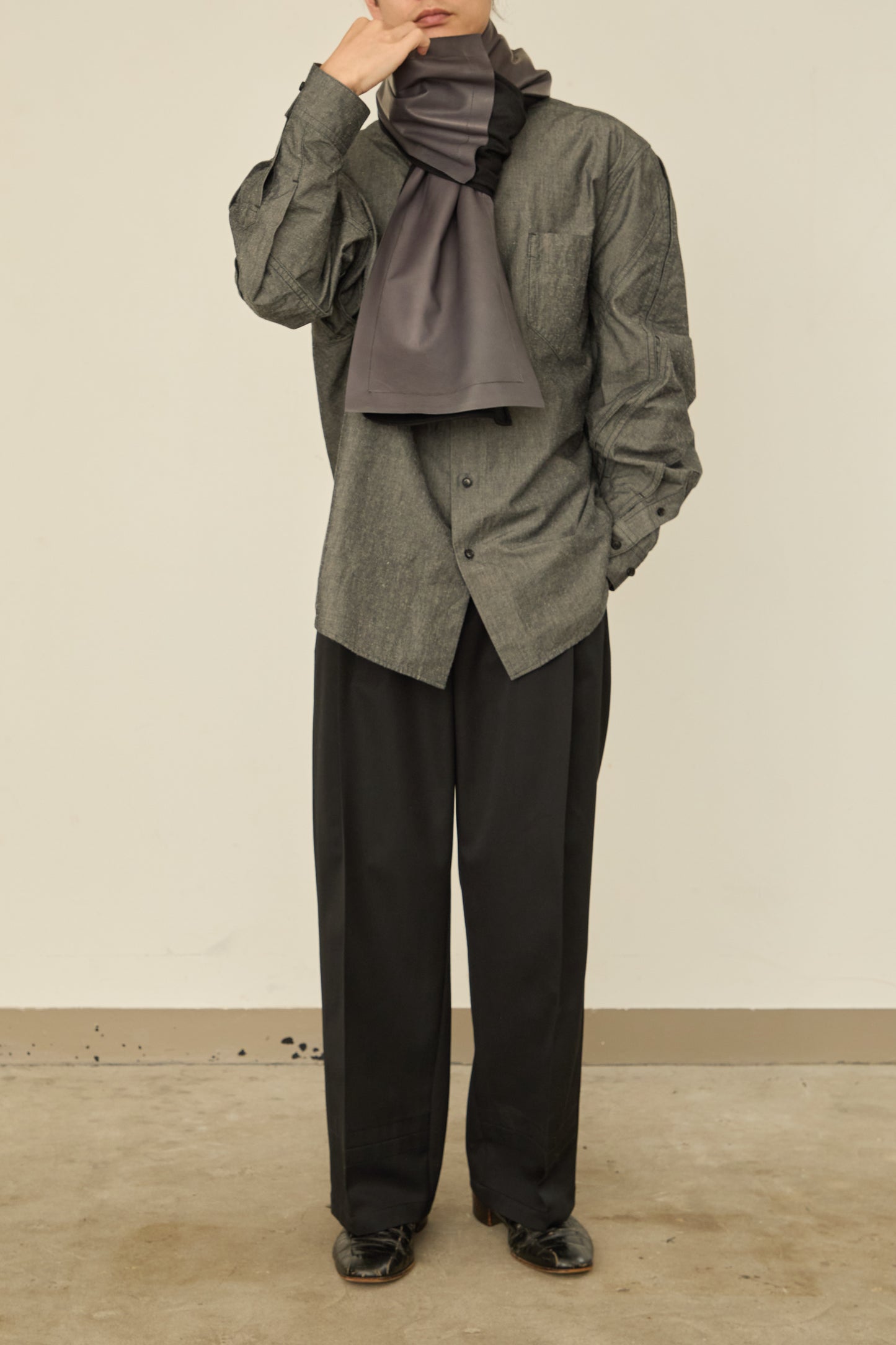i'm here : " LEATHER " SCARF : / GRAY