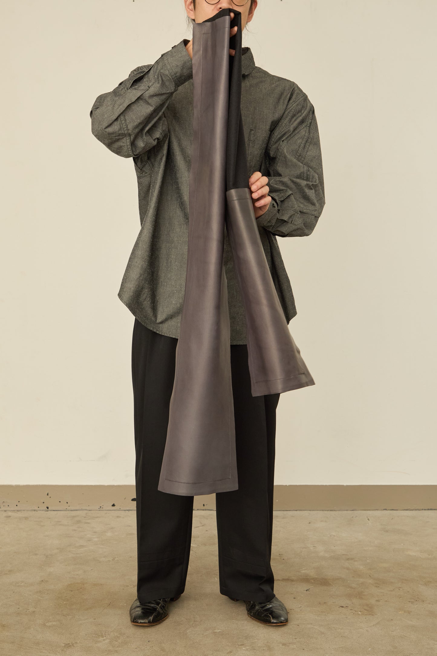 i'm here : " LEATHER " SCARF : / GRAY