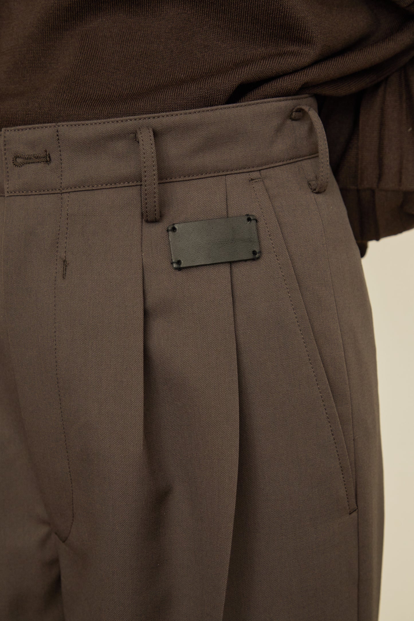 i'm here :  UN(I)FORM PANTS : / BROWN