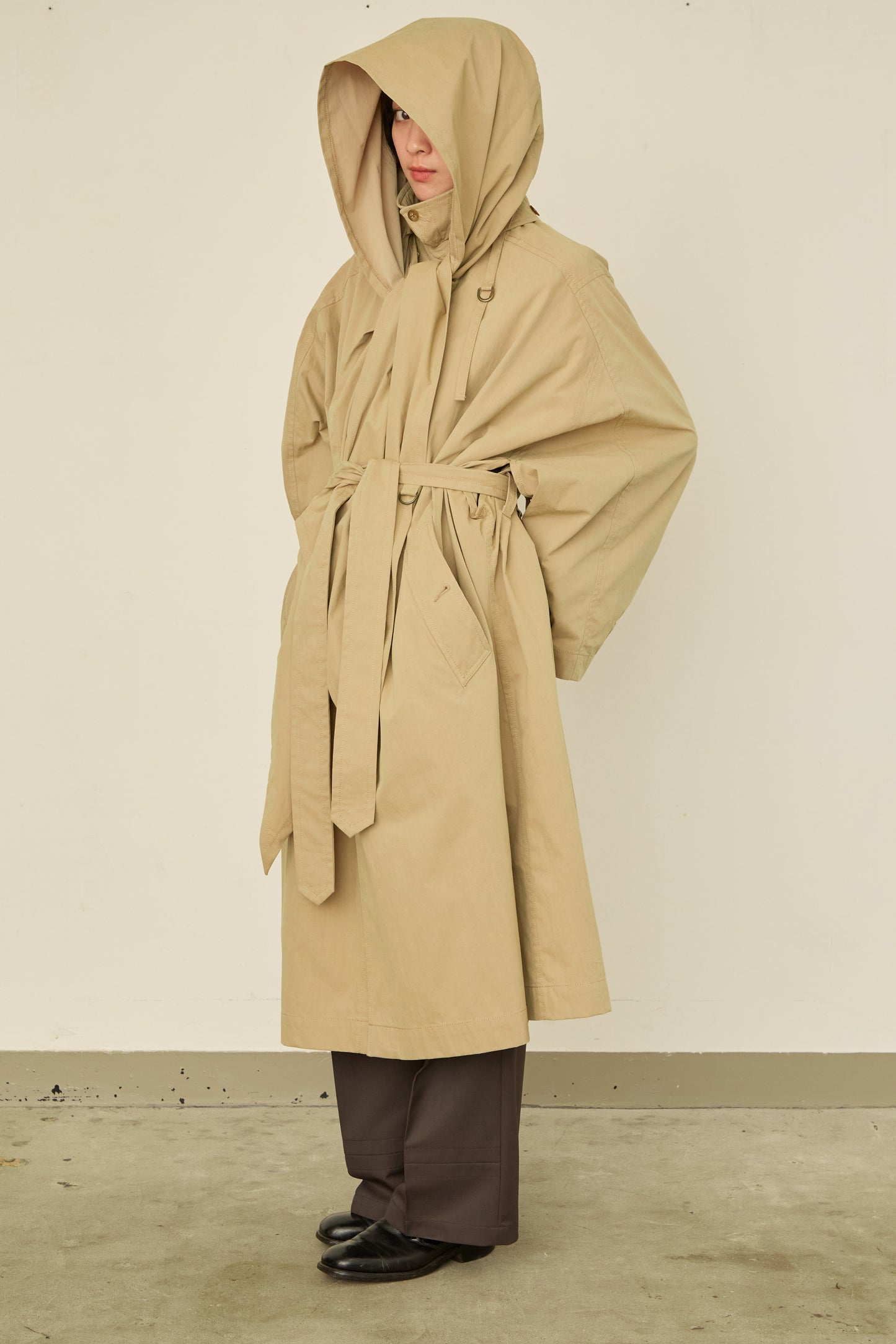 i'm here : HAOLI TRENCH COAT : / BEIGE