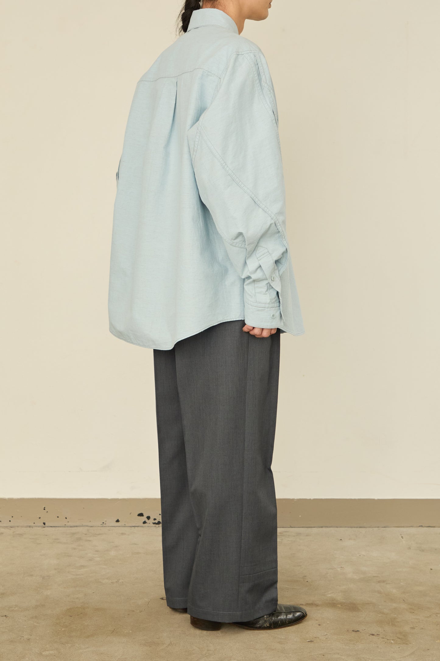i'm here : " TWIST " SLEEVE SHIRT : / L.BLUE