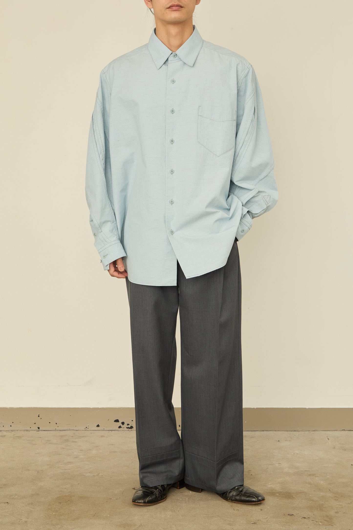 i'm here : " TWIST " SLEEVE SHIRT : / L.BLUE