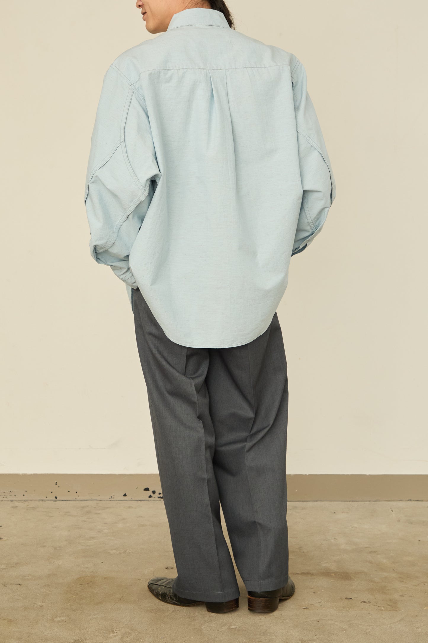 i'm here : " TWIST " SLEEVE SHIRT : / L.BLUE
