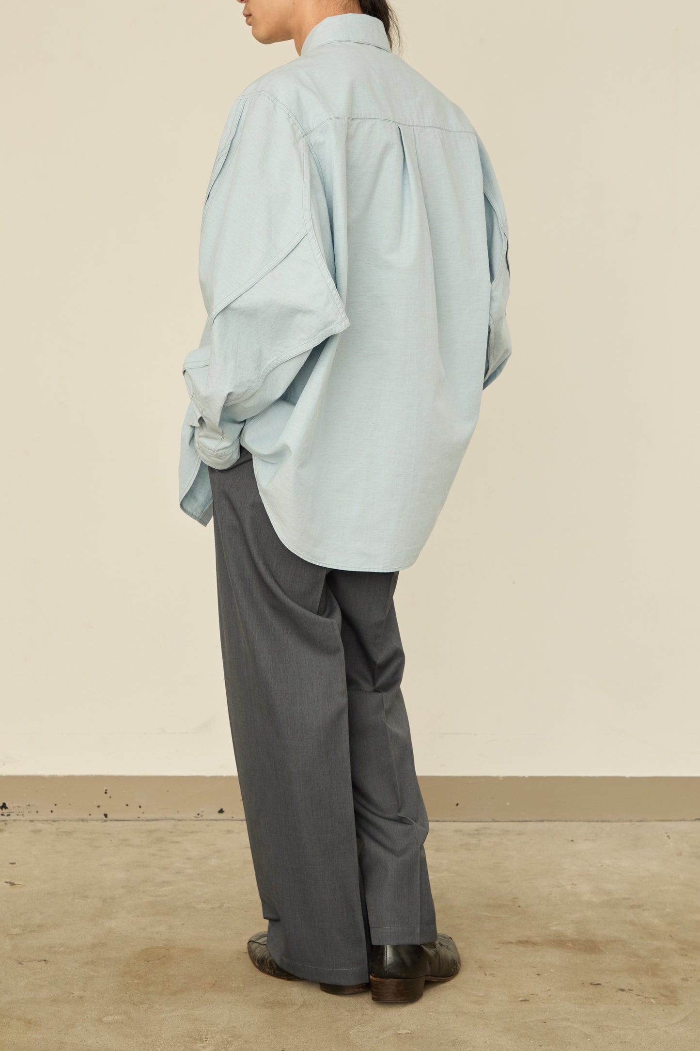 i'm here : " TWIST " SLEEVE SHIRT : / L.BLUE