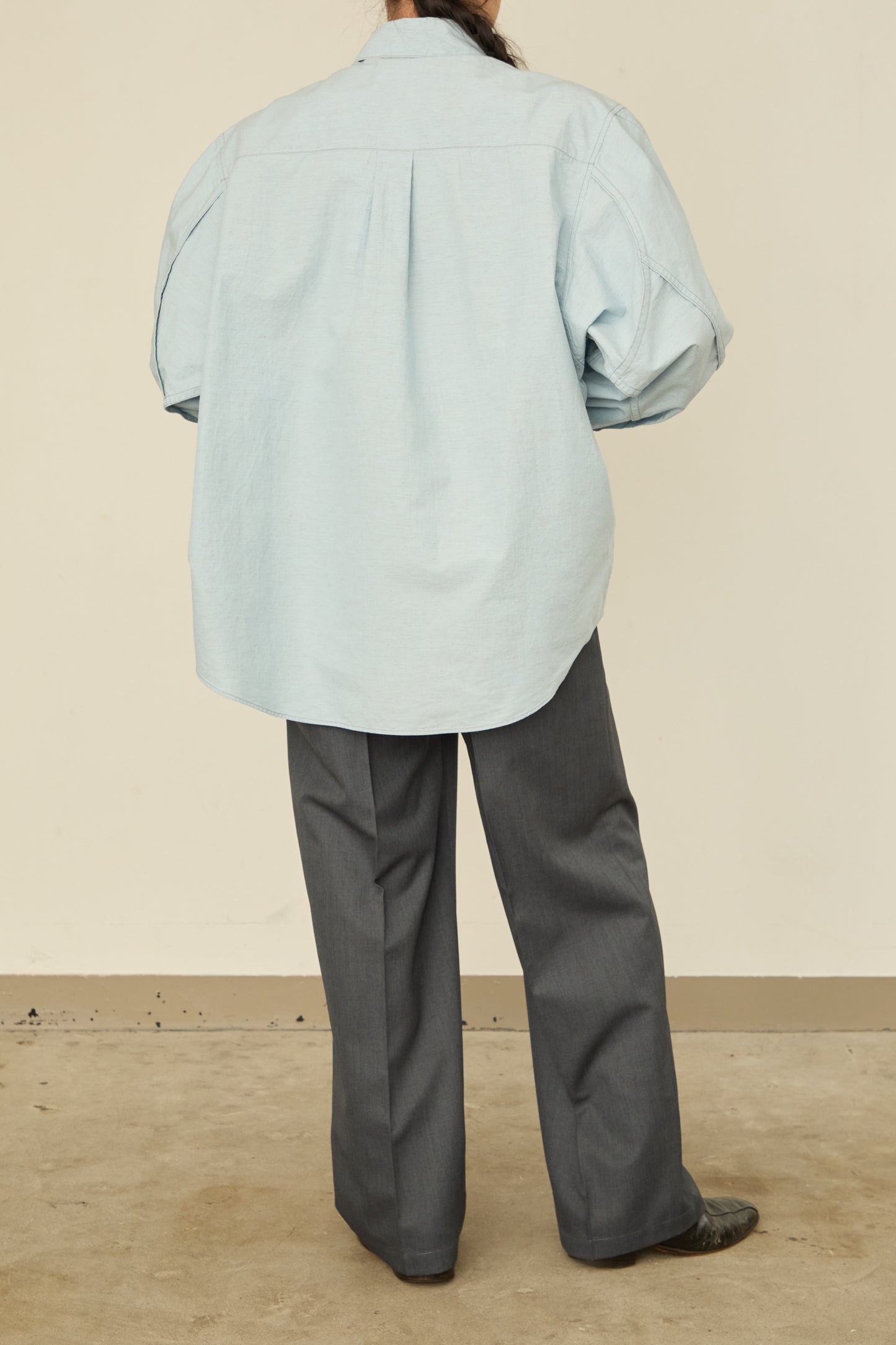 i'm here : " TWIST " SLEEVE SHIRT : / L.BLUE