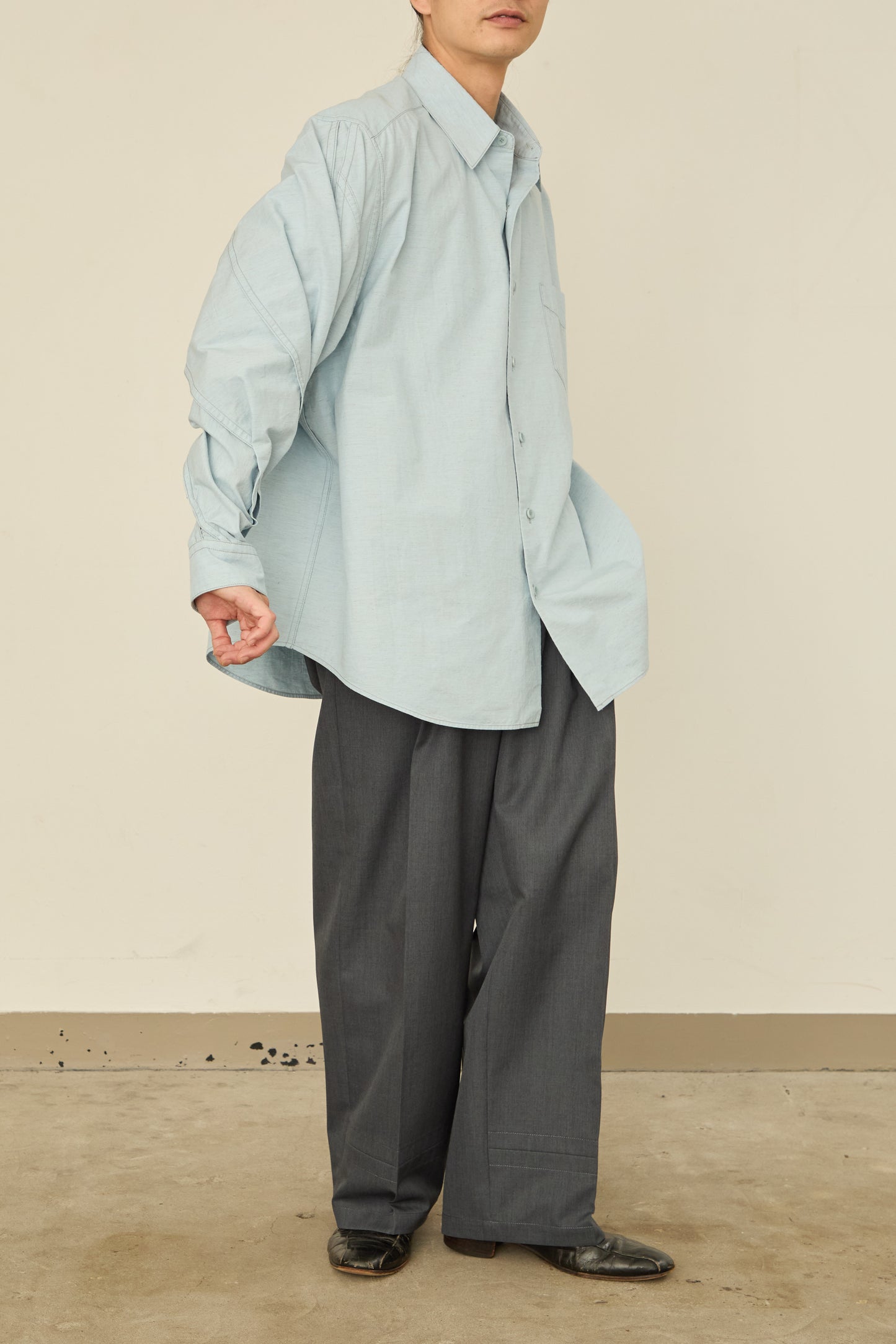 i'm here : " TWIST " SLEEVE SHIRT : / L.BLUE