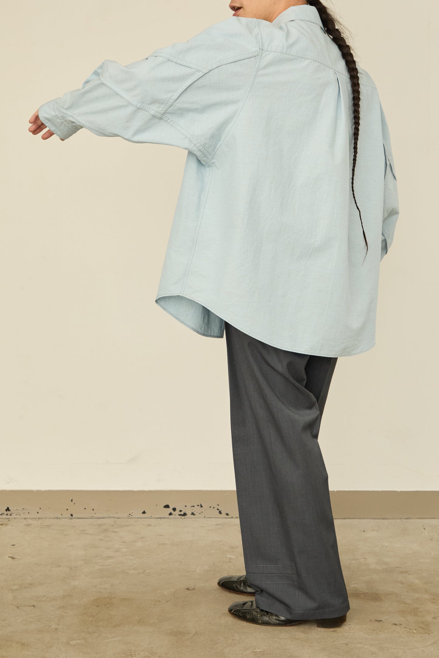 i'm here : " TWIST " SLEEVE SHIRT : / L.BLUE