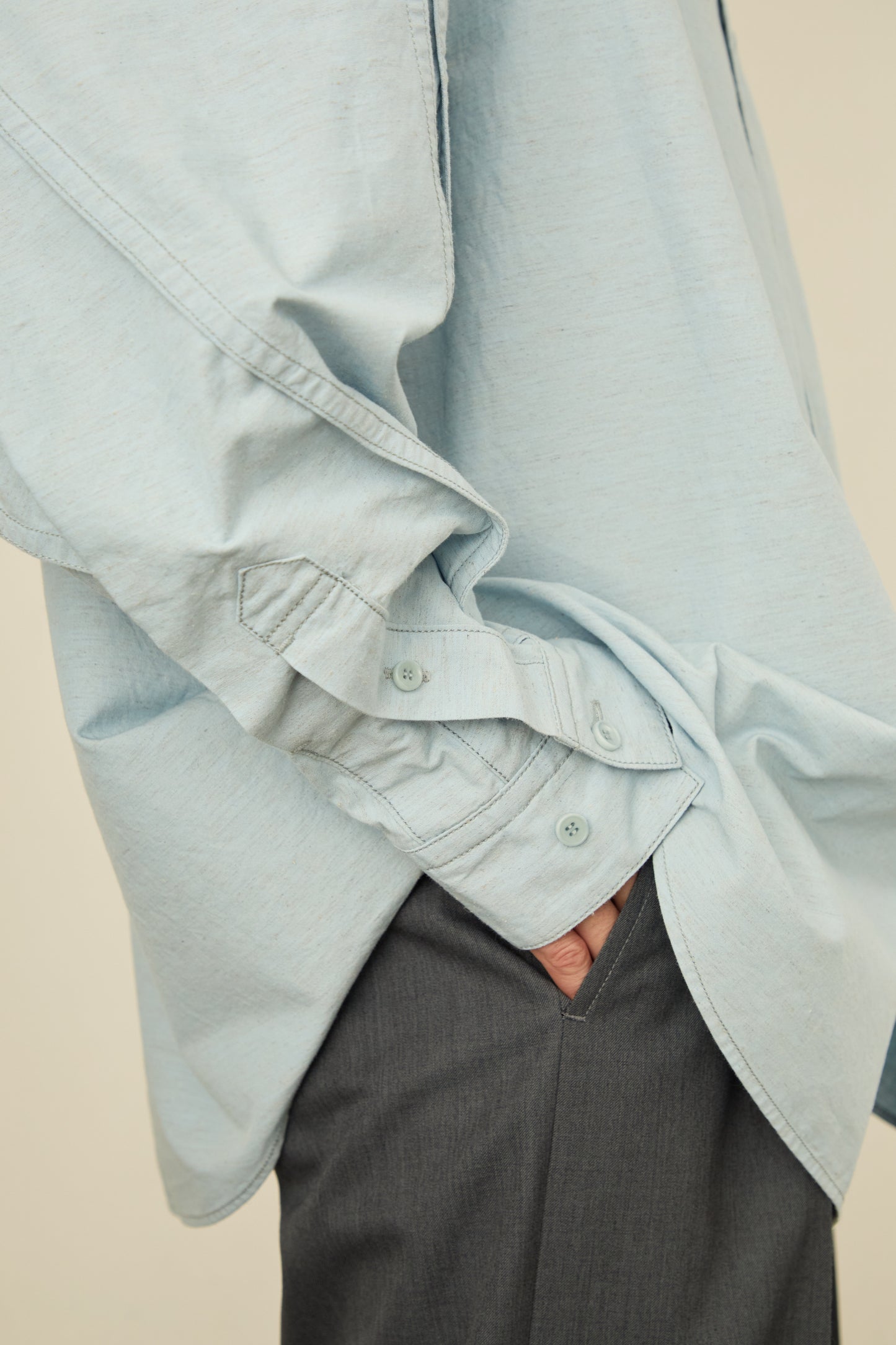 i'm here : " TWIST " SLEEVE SHIRT : / L.BEIGE
