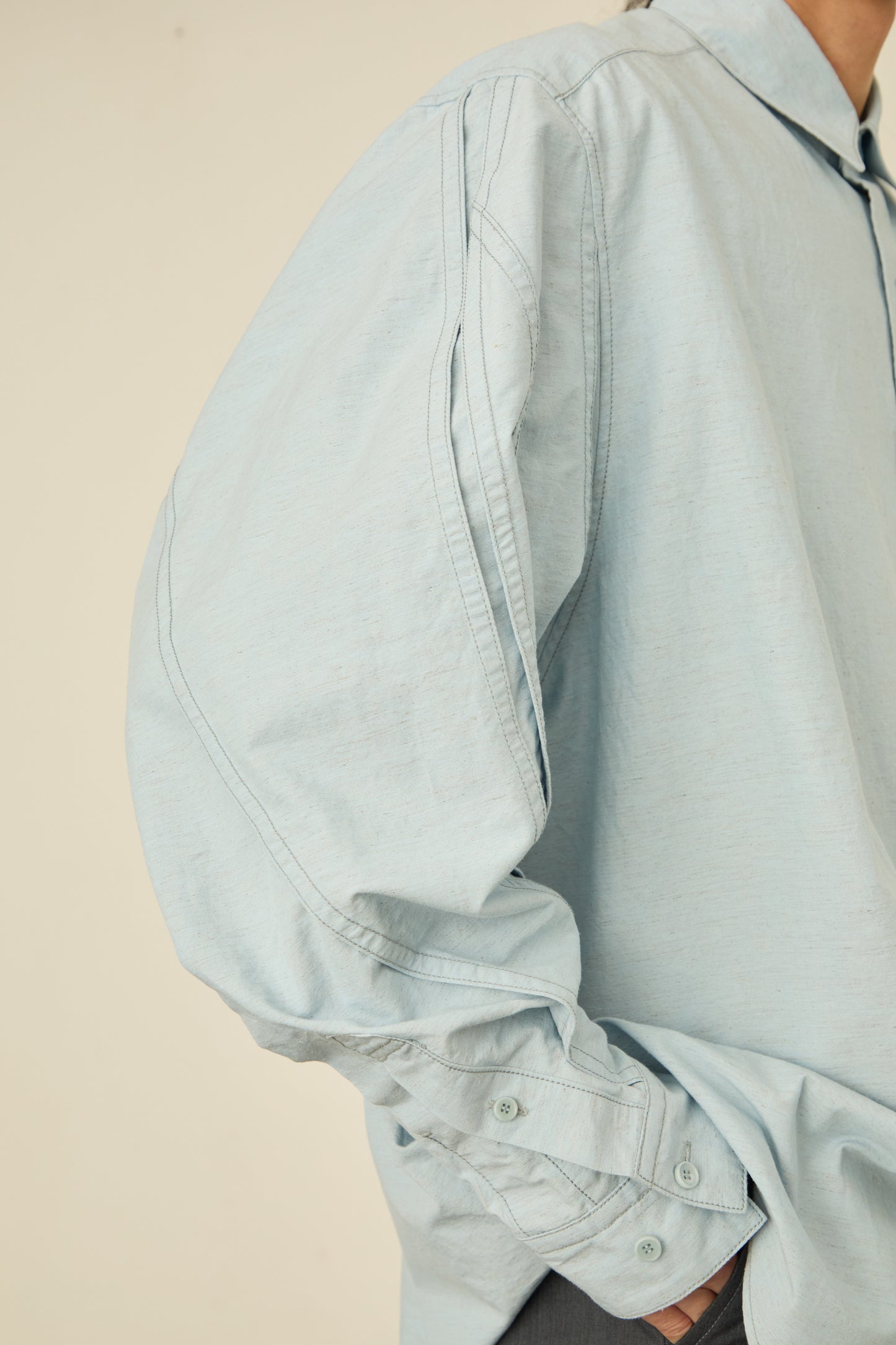 i'm here : " TWIST " SLEEVE SHIRT : / BLACK