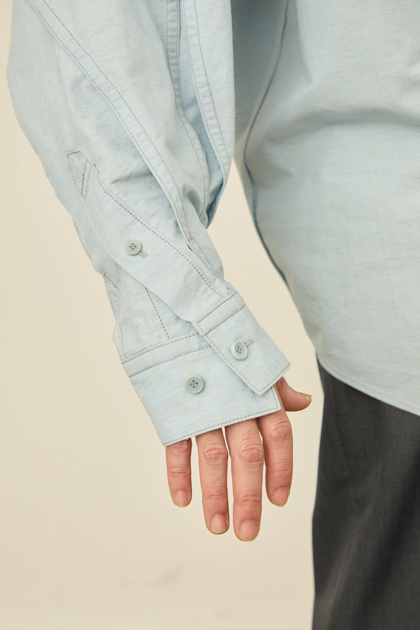 i'm here : " TWIST " SLEEVE SHIRT : / L.BLUE