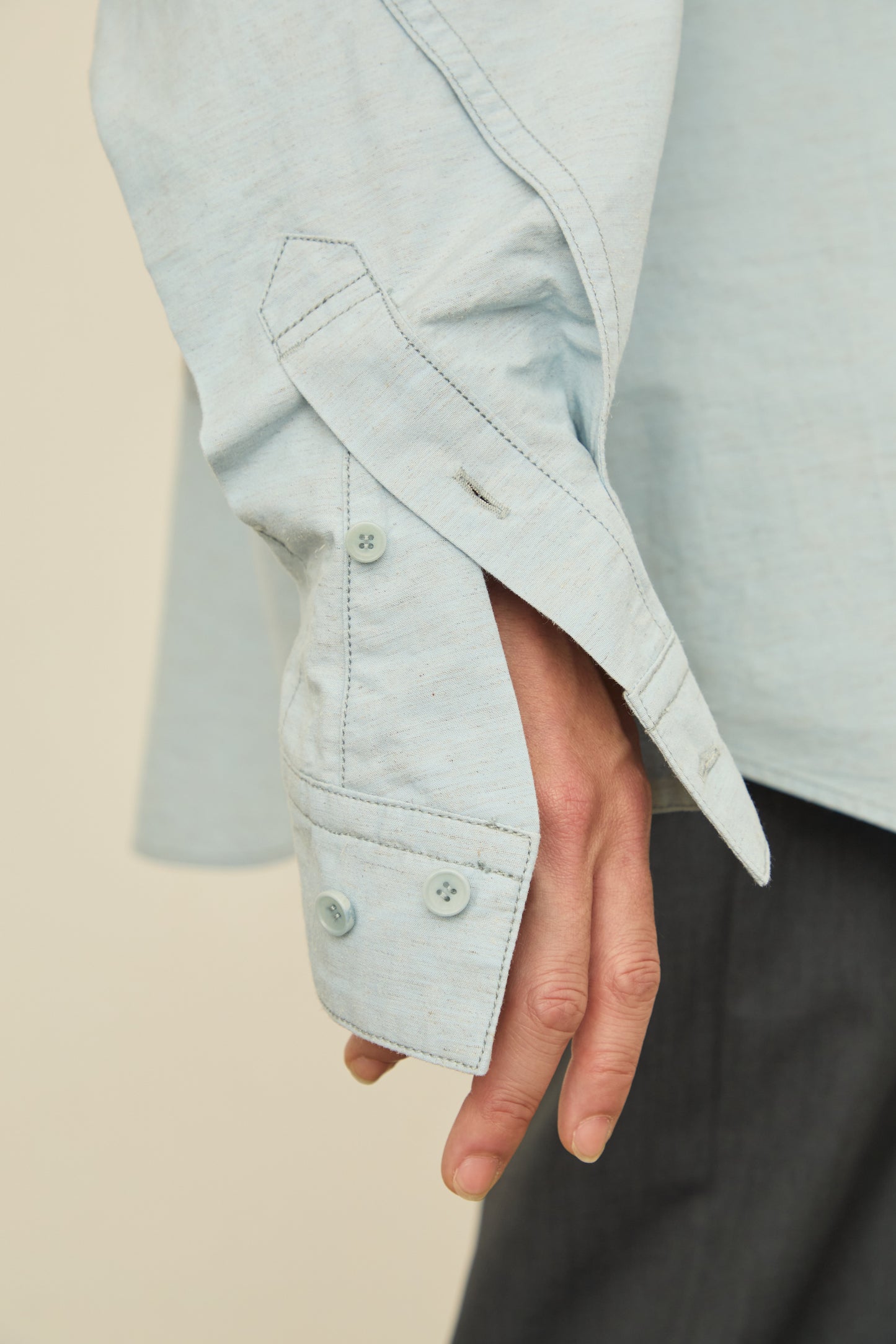 i'm here : " TWIST " SLEEVE SHIRT : / L.BEIGE